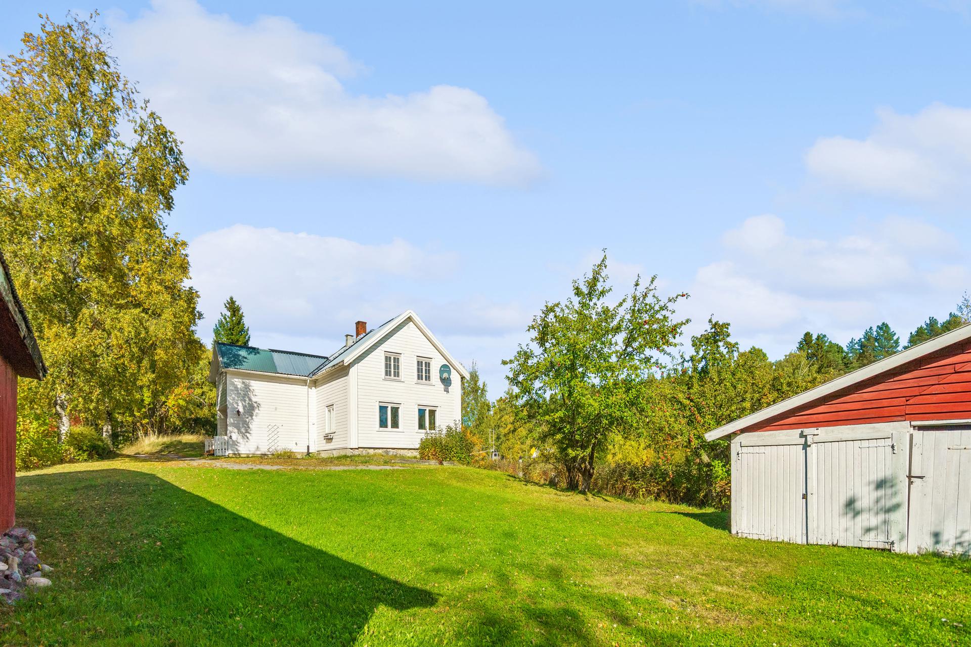 Sjarmerende bolig, der opprinnelig del har eldre opprinnelse, og tilbygget er fra 90-tallet. . Bilde nummer 2 av 3