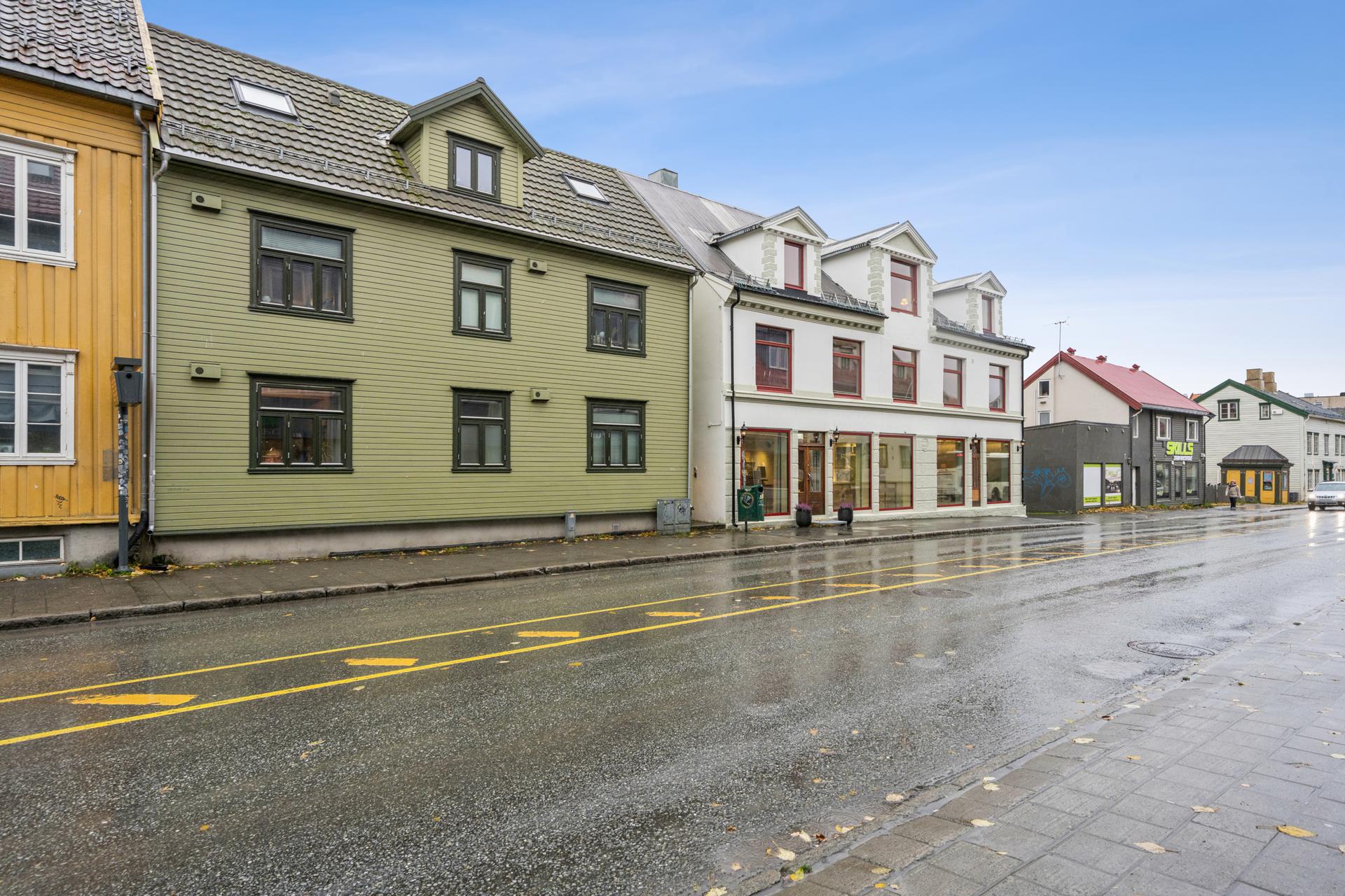 Sentralt beliggende leilighet i en klassisk bygård midt i Tromsø sentrum.. Bilde nummer 2 av 3