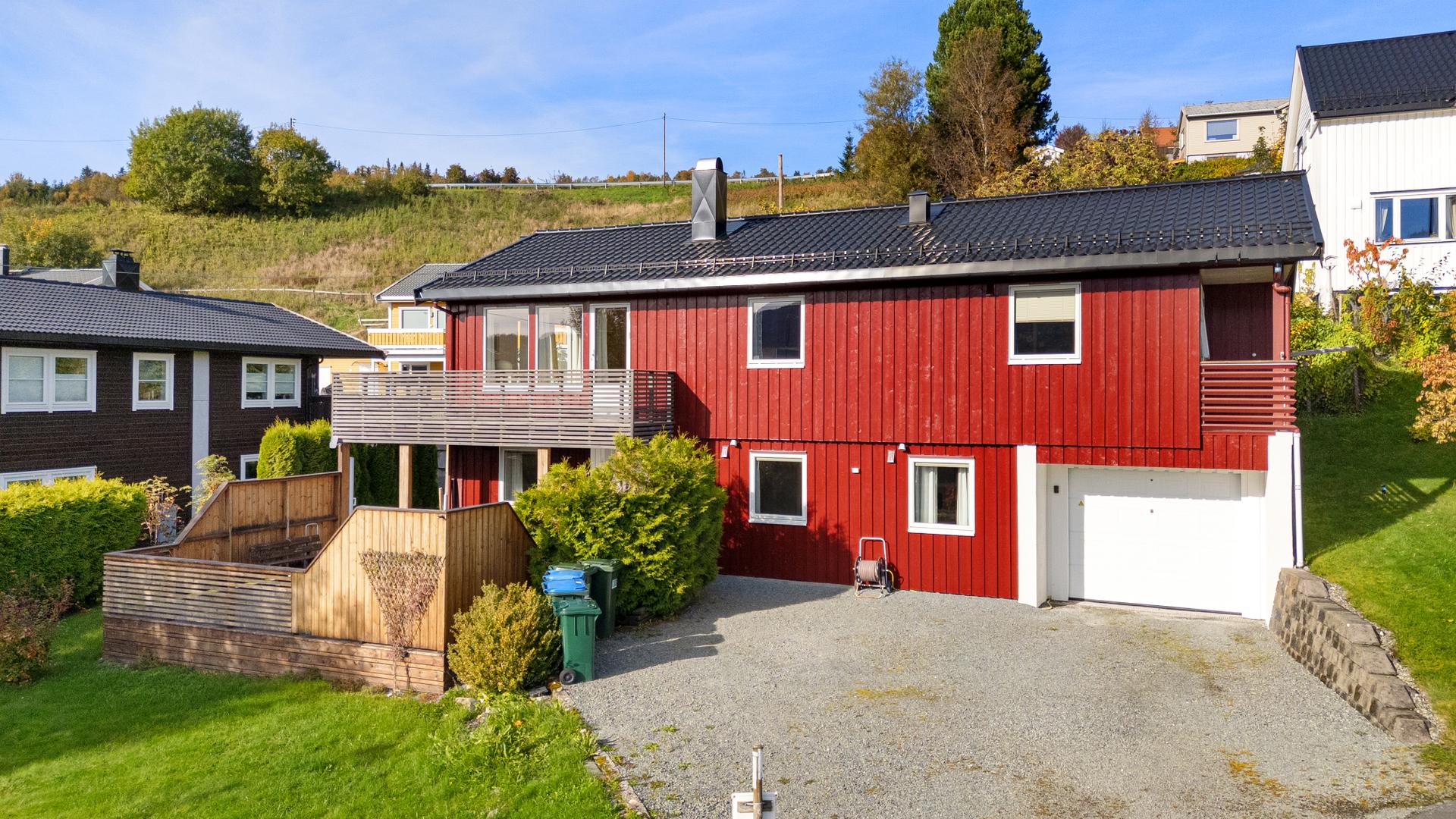 EiendomsMegler 1 ved Fredrik Nygård Flønes har gleden av å presentere 
Kjerringdalen 1! Foto: Ekatarina Krogstad.. Bilde nummer 1 av 3