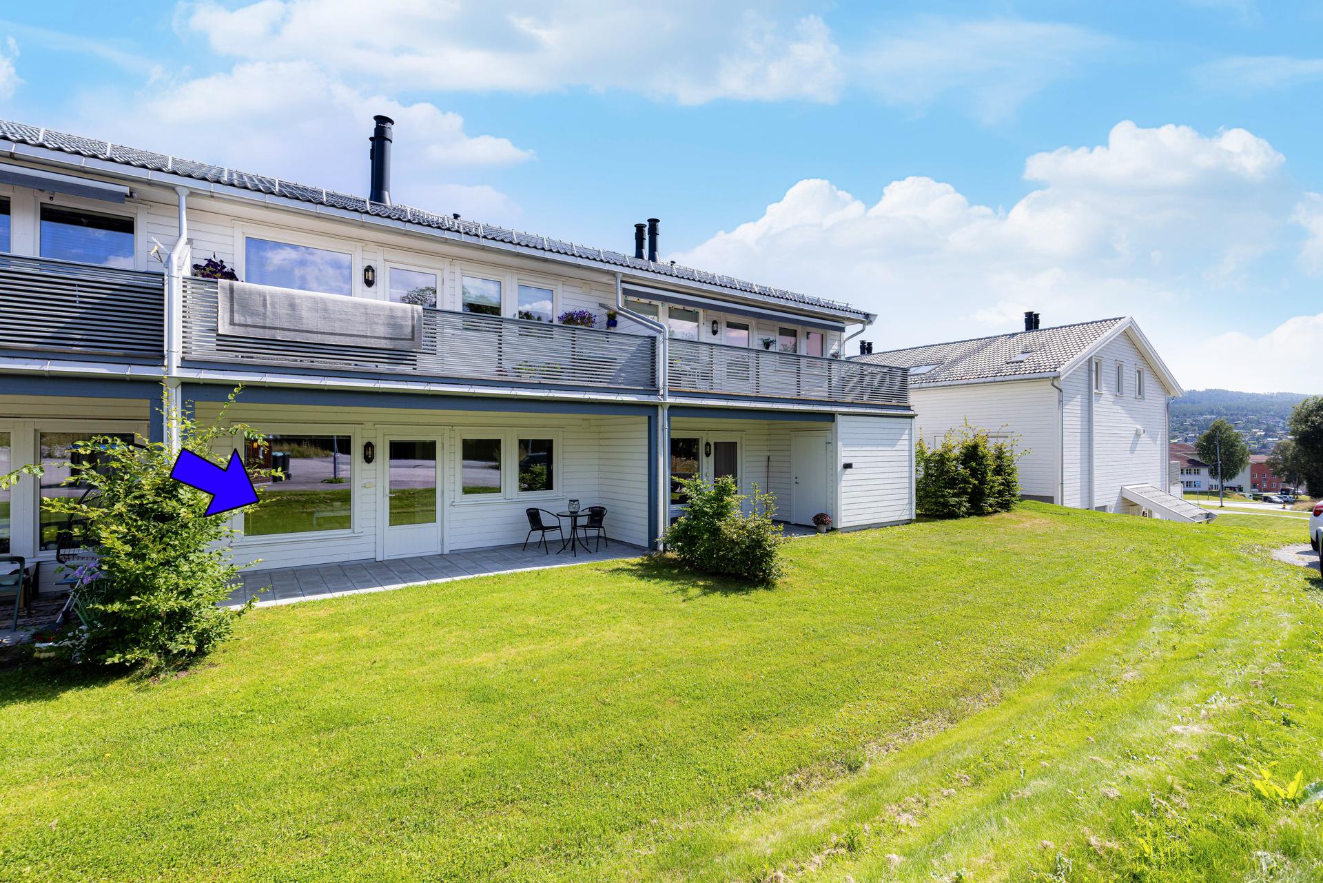 Boligen ligger fint og landlig til på Langkåshaugen med kort gangavstand til Bøs sentrumsgater. . Bilde nummer 2 av 3