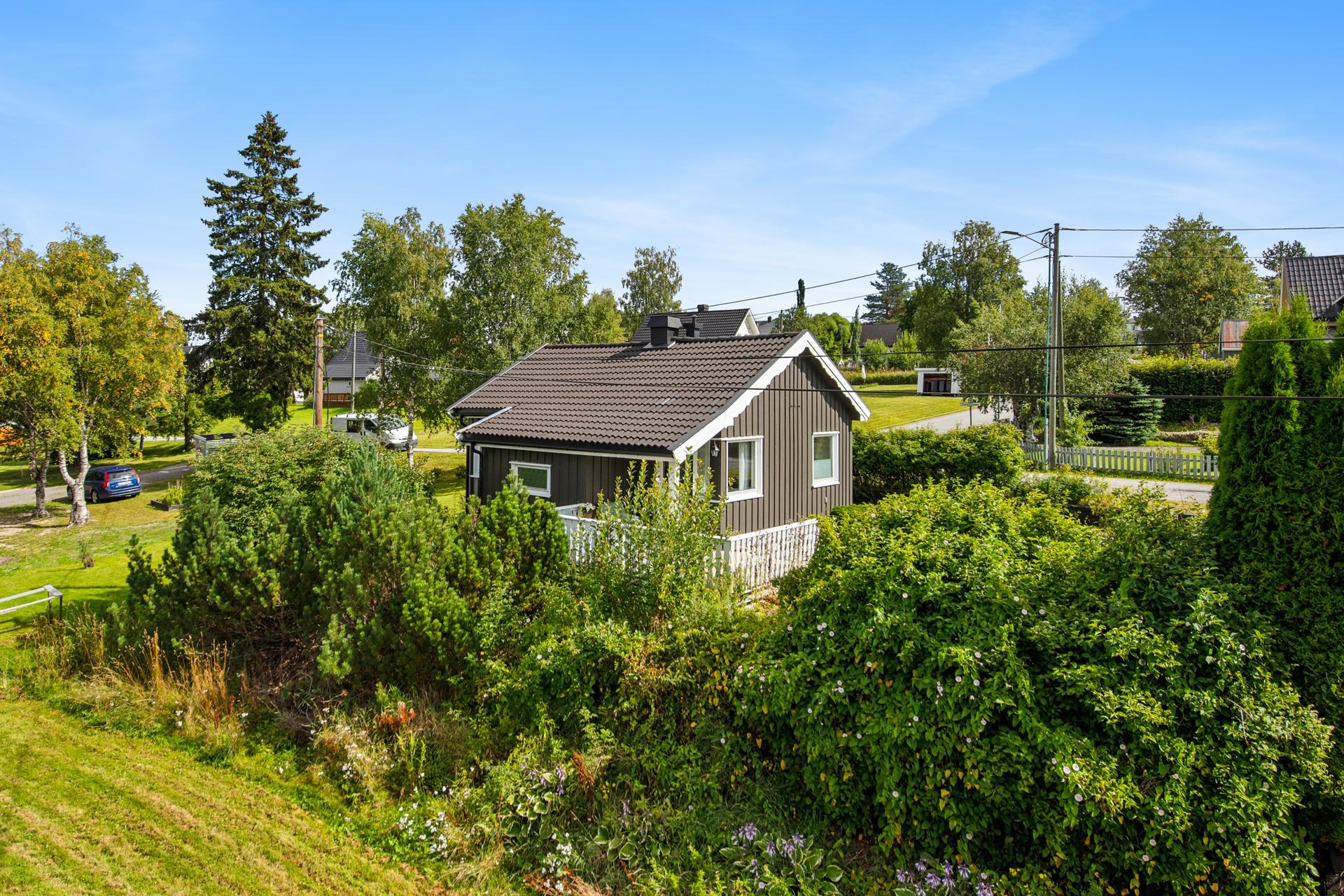 Boligen ligger sentralt til på Raufoss med kort vei til det meste du måtte trenge i hverdagen. Bilde nummer 2 av 3
