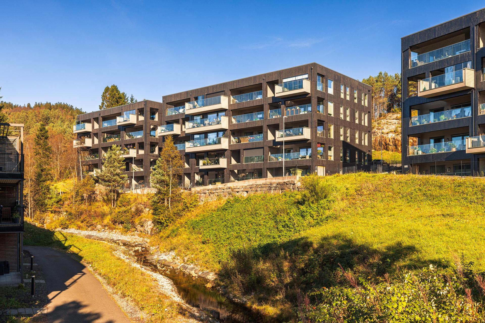 En praktfull toppleilighet på 112 m² med nydelig utsikt og fine solforhold. Bilde nummer 3 av 3