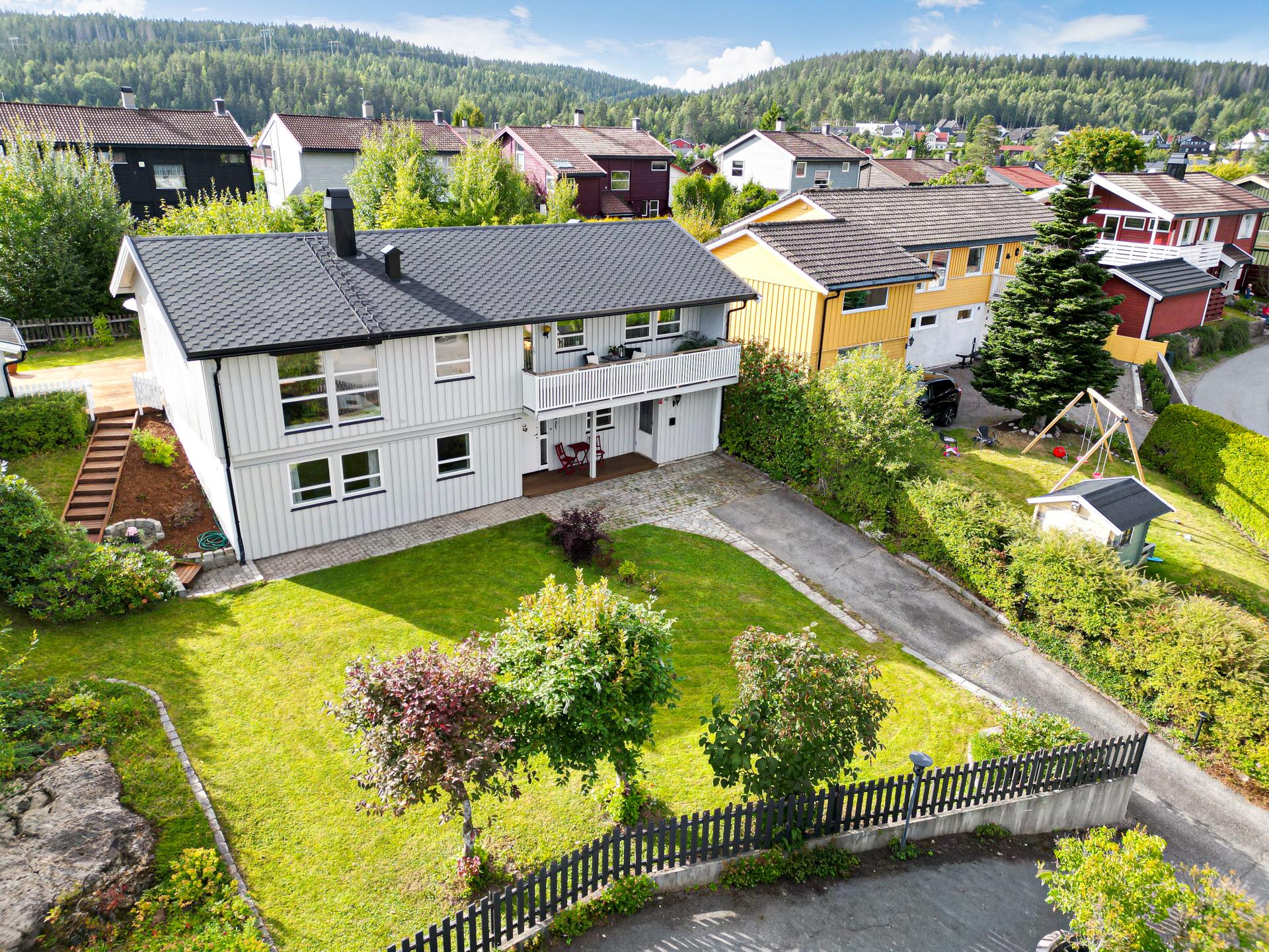 Eiendomsmegler 1 v/Hanne Strandvahl har gleden av å presentere Bekkelia 42! Foto: [Pholio/Heidi Hexeberg Larsen] . Bilde nummer 1 av 3