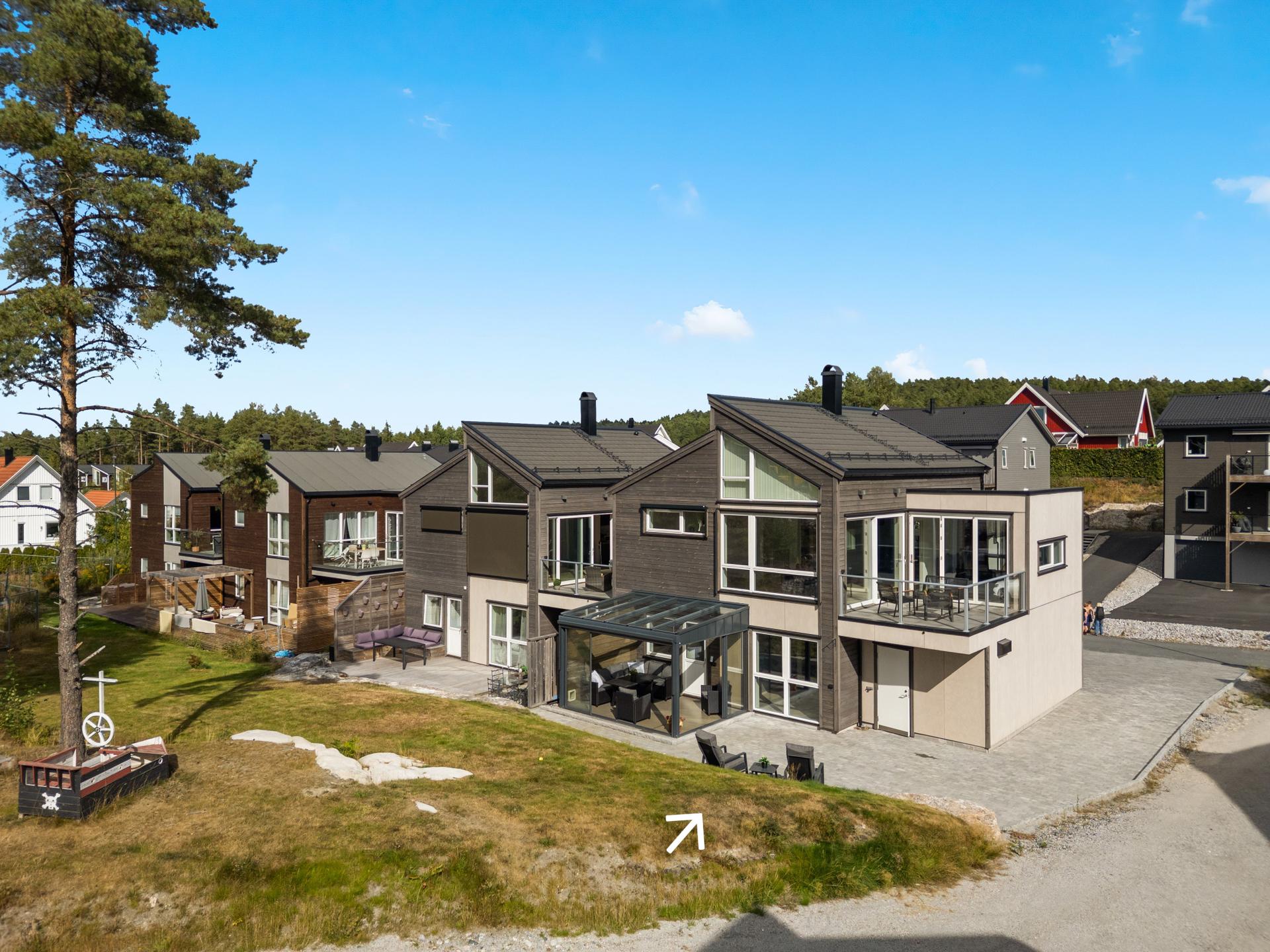 Her bor man i naturskjønne og barnevennlige omgivelser. . Bilde nummer 2 av 3