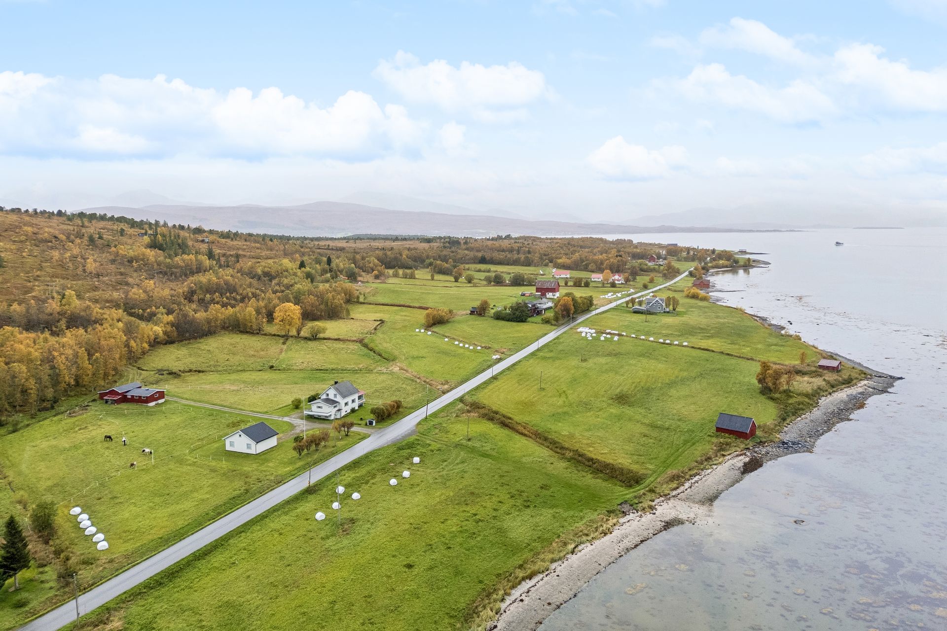 Velkommen til Kobbevågvegen 381! Foto: SIKT AS. Bilde nummer 1 av 3