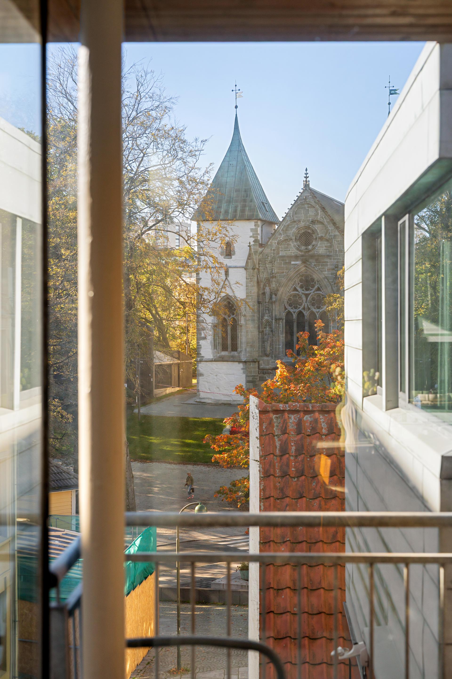 Sentral 3-roms andelsleilighet med flott utsyn mot Stavanger domkirke.. Bilde nummer 2 av 3