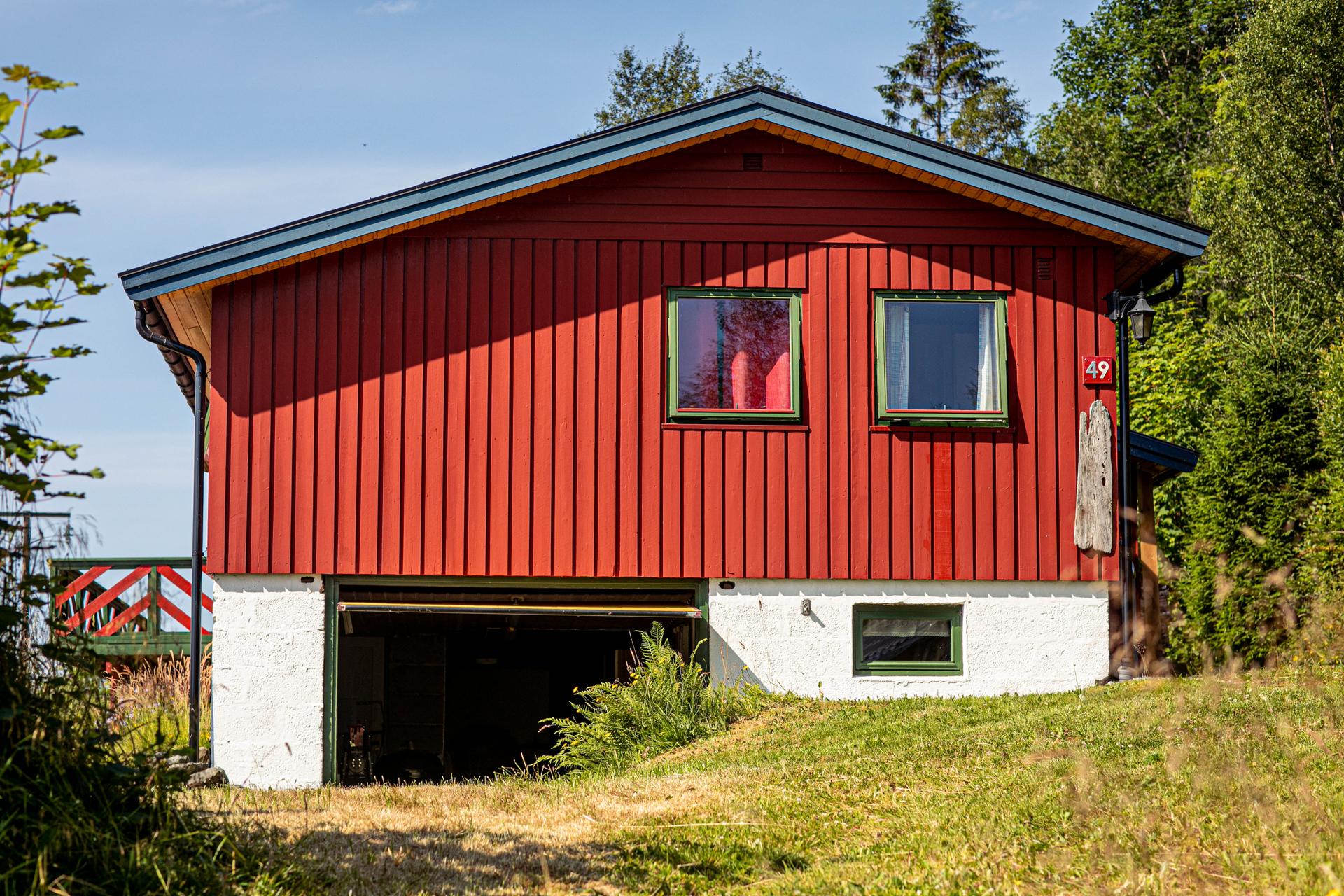 Flott fritidsbolig med integrert garasje . Bilde nummer 3 av 3