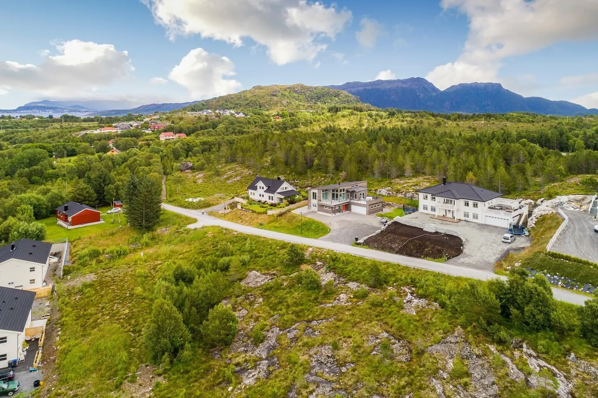 God beliggenhet med flott utsikt og gode sol- og lysforhold. Bilde nummer 3 av 3