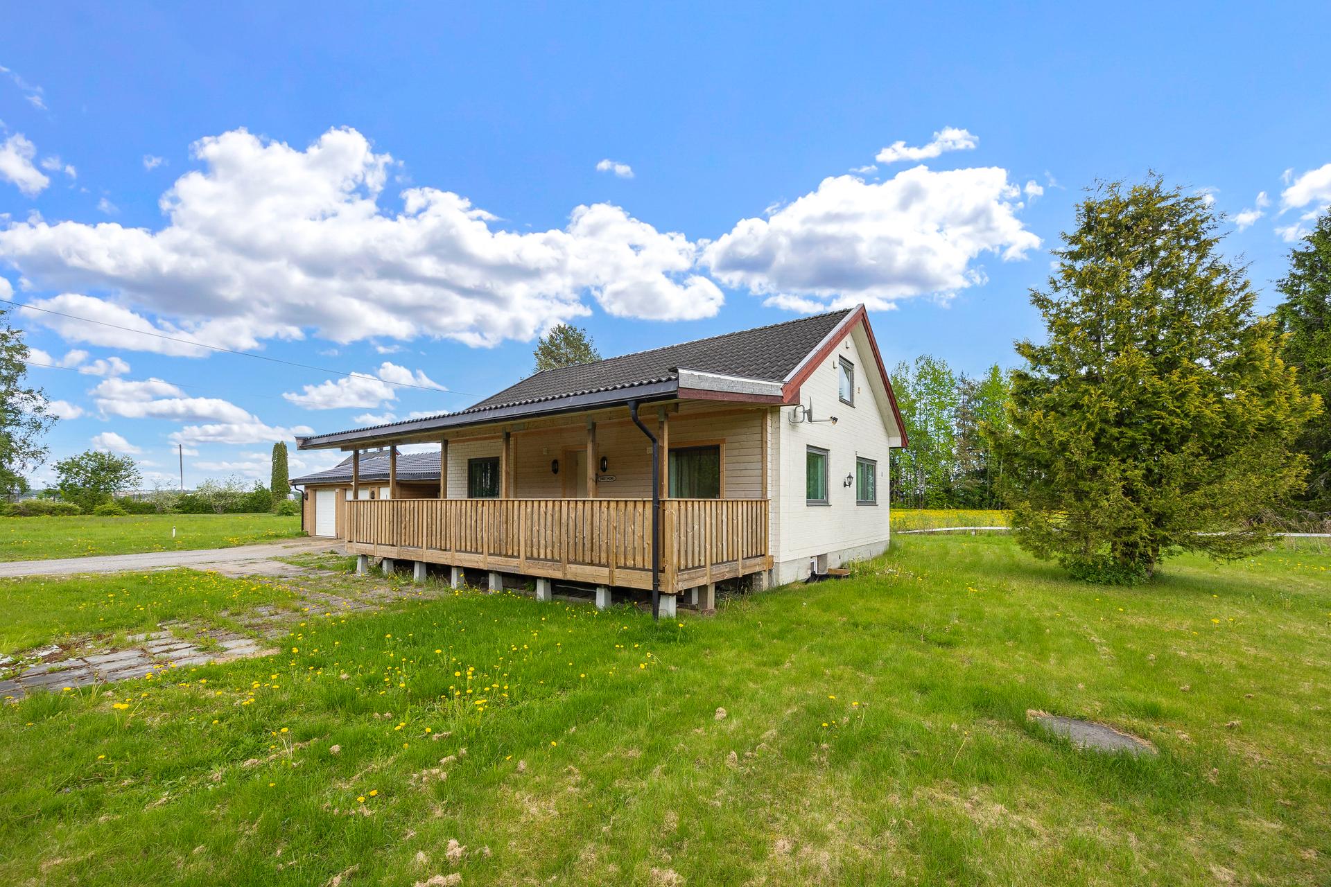 Romslig tomt på 1950m².. Bilde nummer 3 av 3