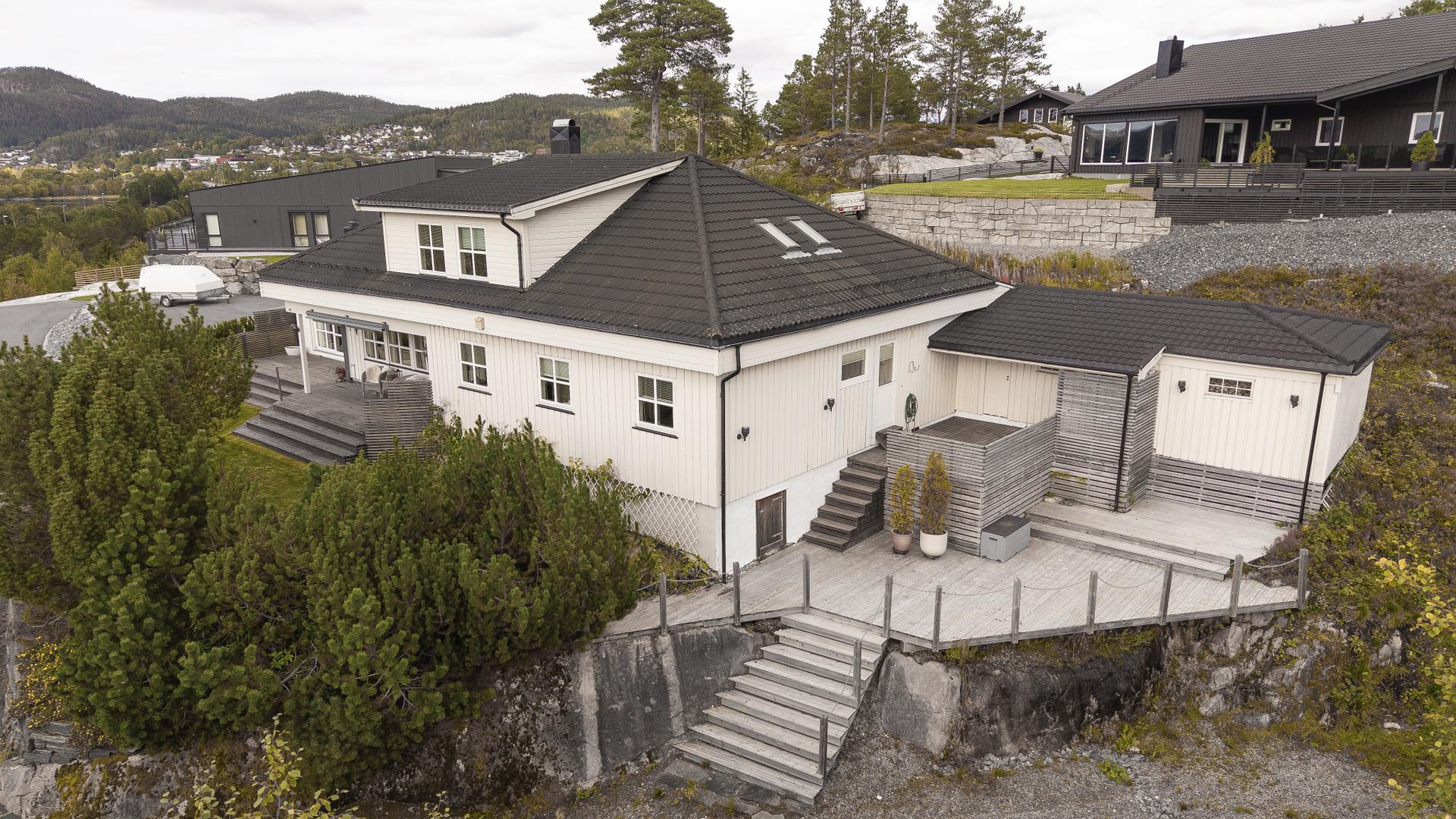 EiendomsMegler 1 v/Hans Kjetil Andreassen har gleden av å presentere Lauvhammerhaugen 12! Foto: Martin Hågensen . Bilde nummer 1 av 3