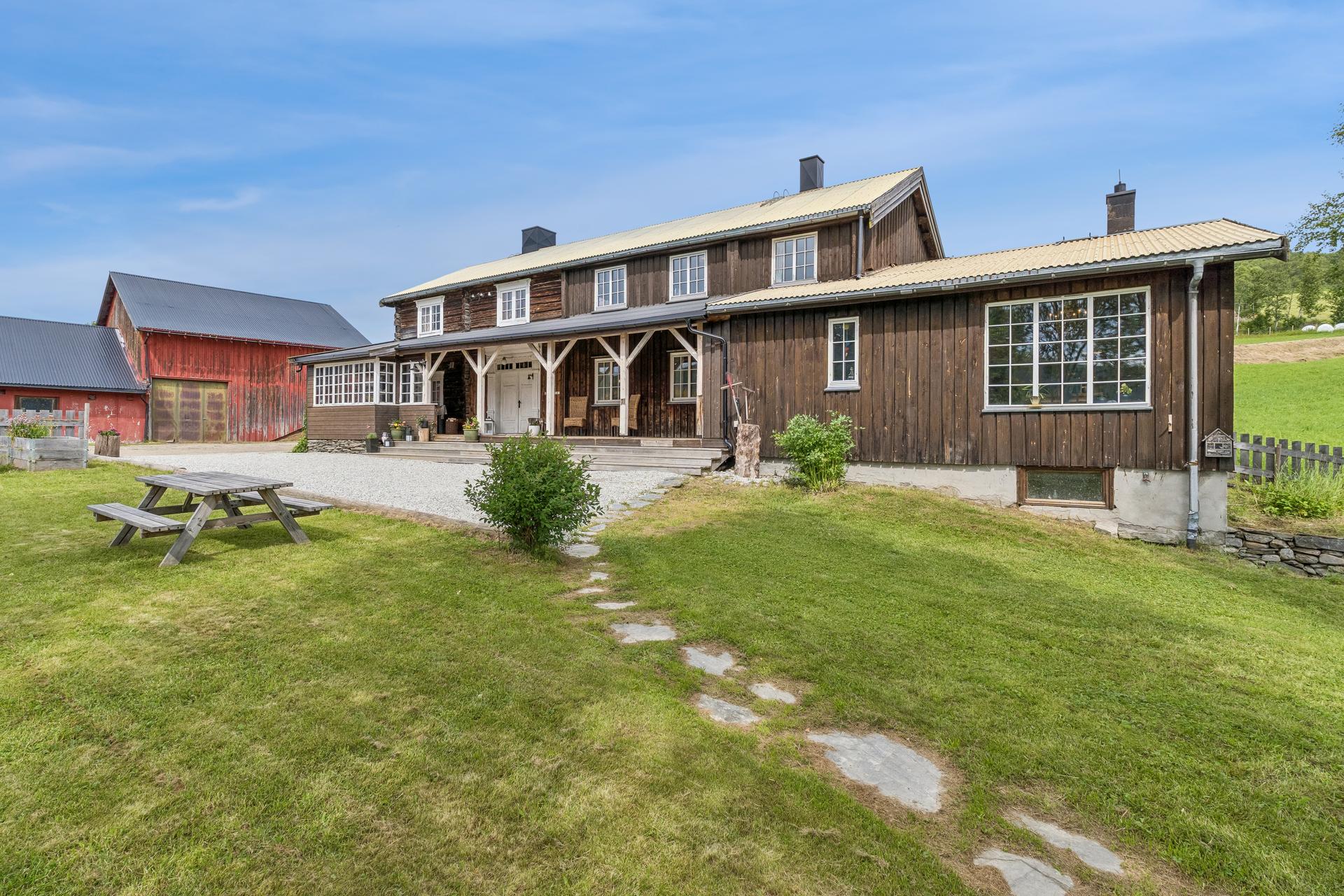 Våningshuset kombinerer laft fra 1920 med et tilbygg fra 1978.. Bilde nummer 3 av 3