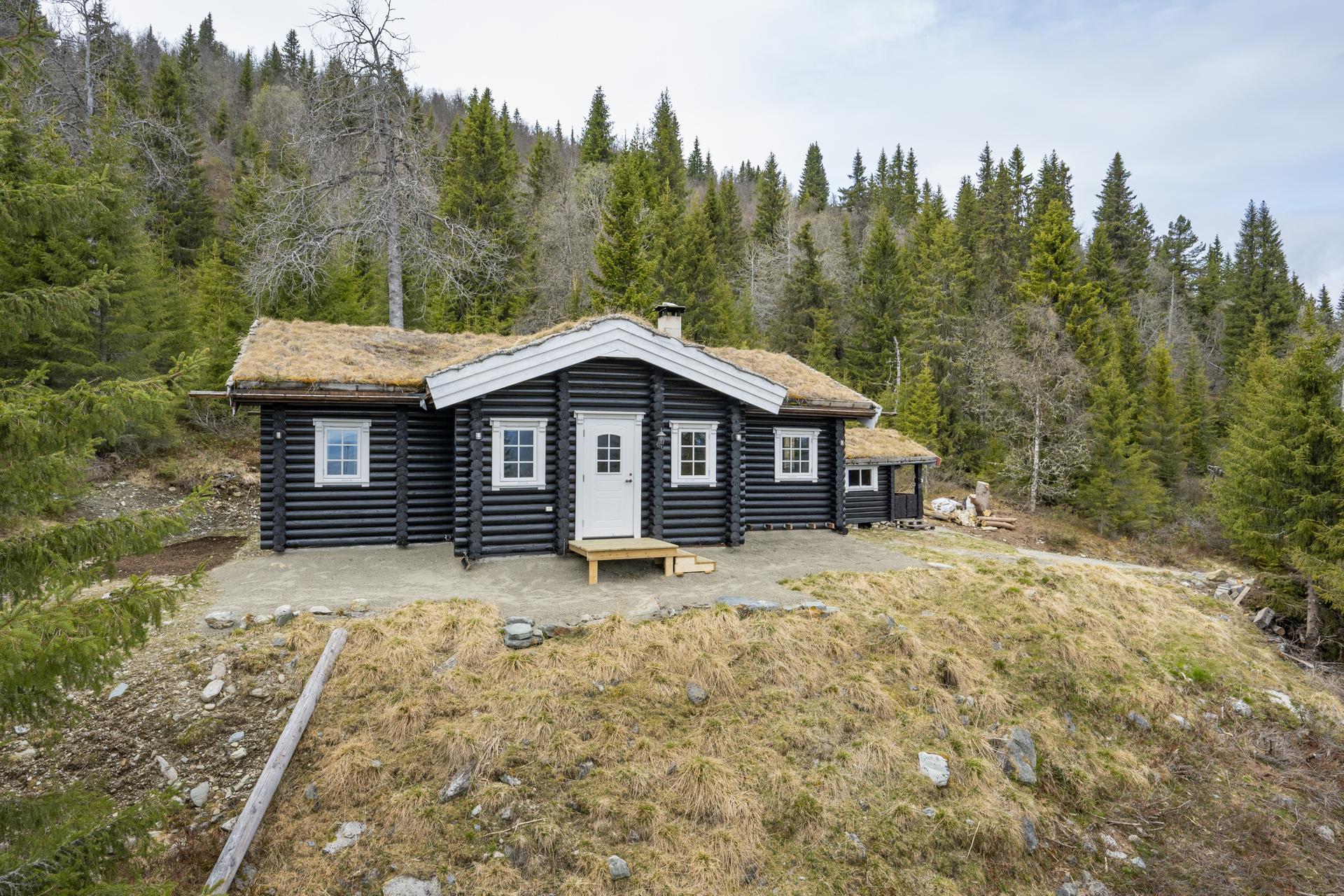 Høgsetervegen 231 ligger 815 moh ca 10 km opp fra Vinstra.. Bilde nummer 3 av 3