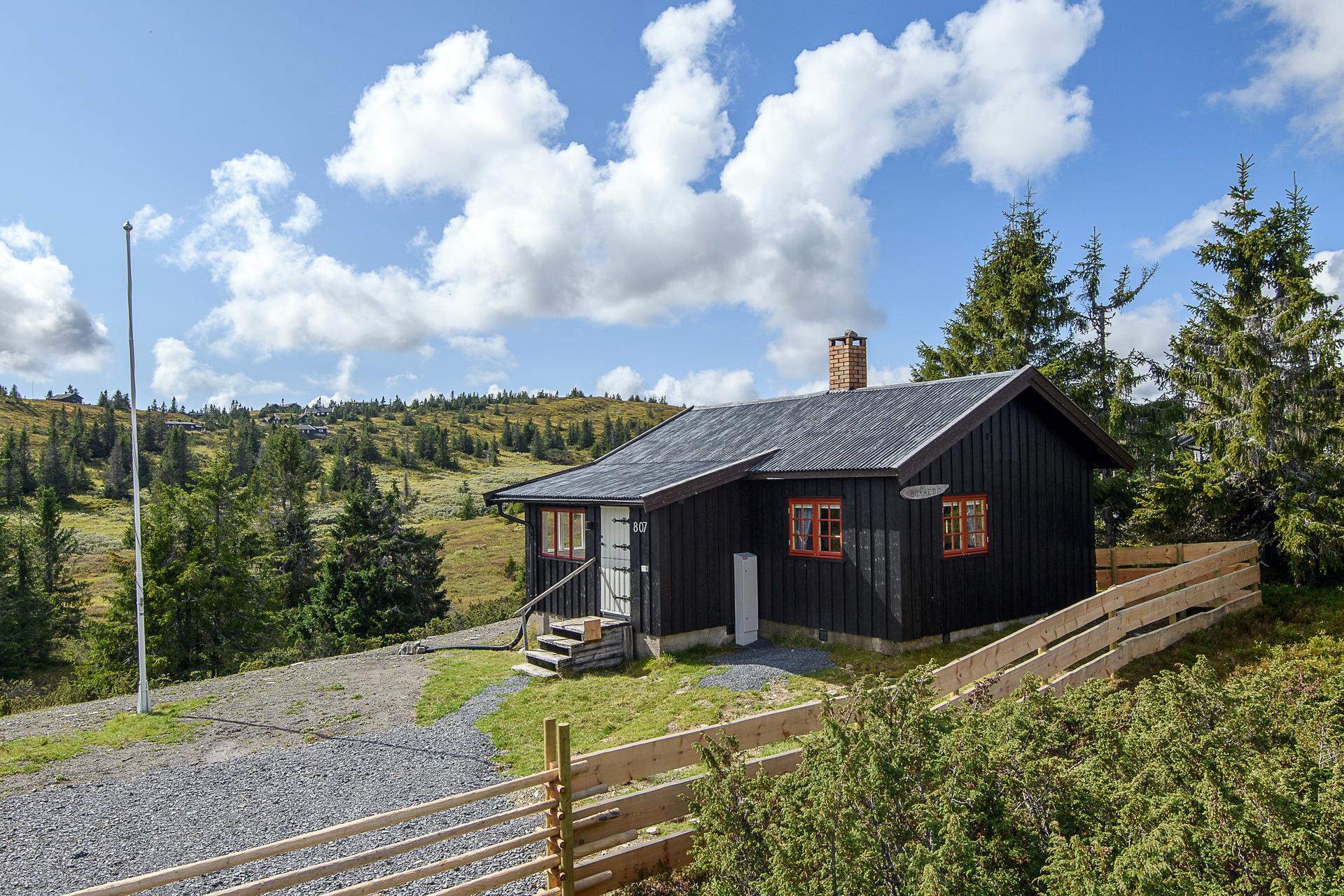 Snerten hytte i flotte omgivelser på Kroksjøen, innfor Sjusjøen!. Bilde nummer 2 av 3