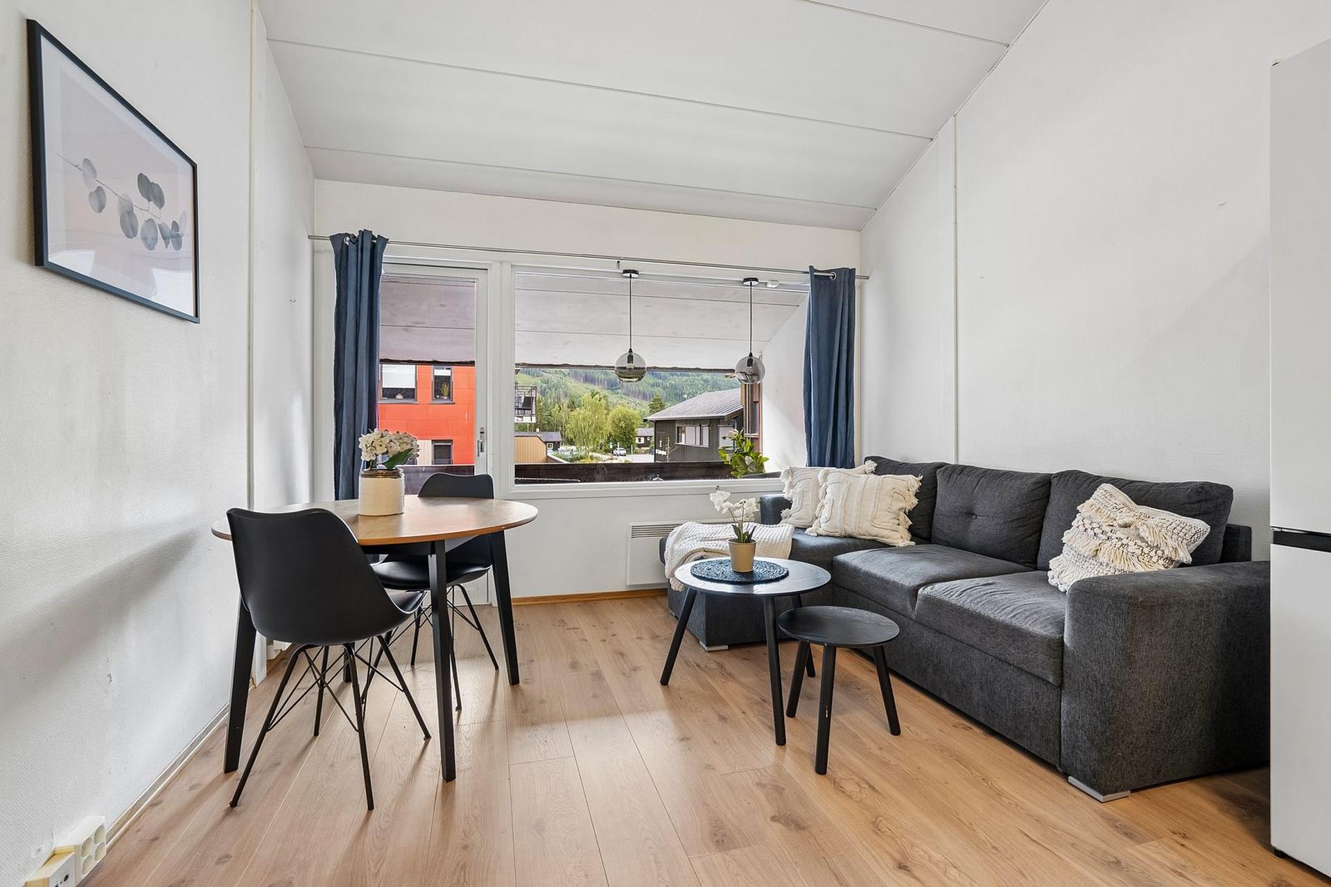 Velkommen til Sentrumsvegen 77! Foto: EKFT. . Bilde nummer 1 av 3