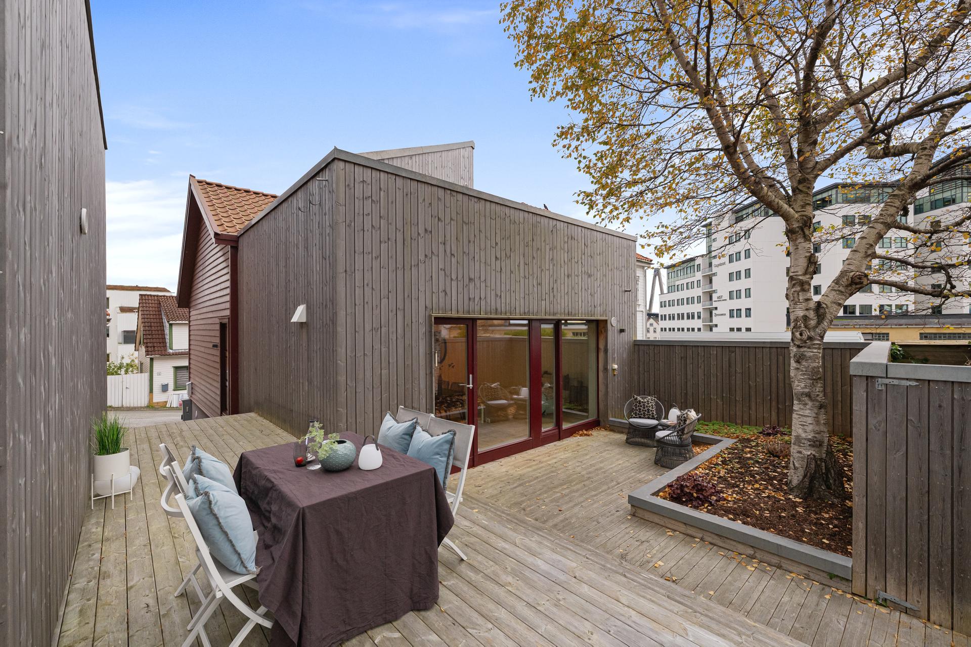 Eiendomsmegler 1 v/Tone W. Fredriksen presenterer en flott og arkitekttegnede boligen i Vindmøllebakken 11. Foto: Svein Ove Andersen (SOA Foto). Bilde nummer 1 av 3
