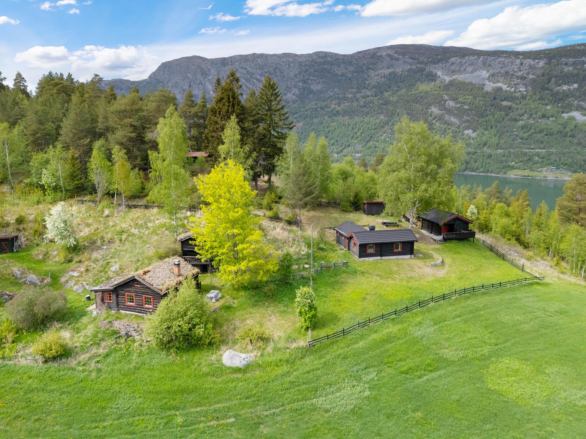 Velkommen til Storrviksroe 113 og 115! Foto: Ivar Flagestad. . Bilde nummer 1 av 3
