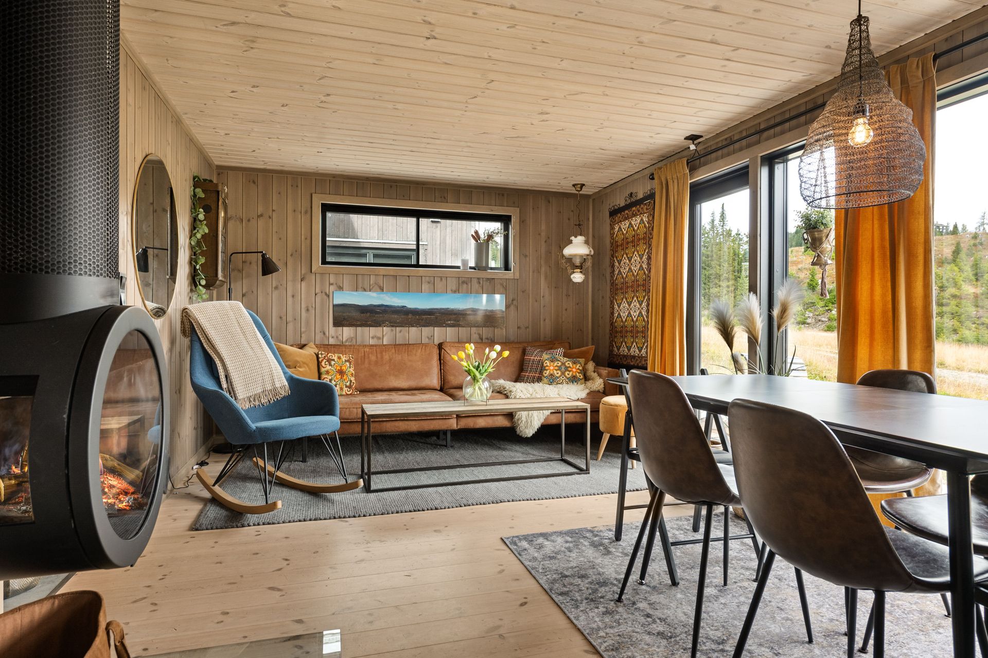 Moderne og innholdsrik fritidsbolig fra 2019 over to plan i Kvitfjell.. Bilde nummer 2 av 3