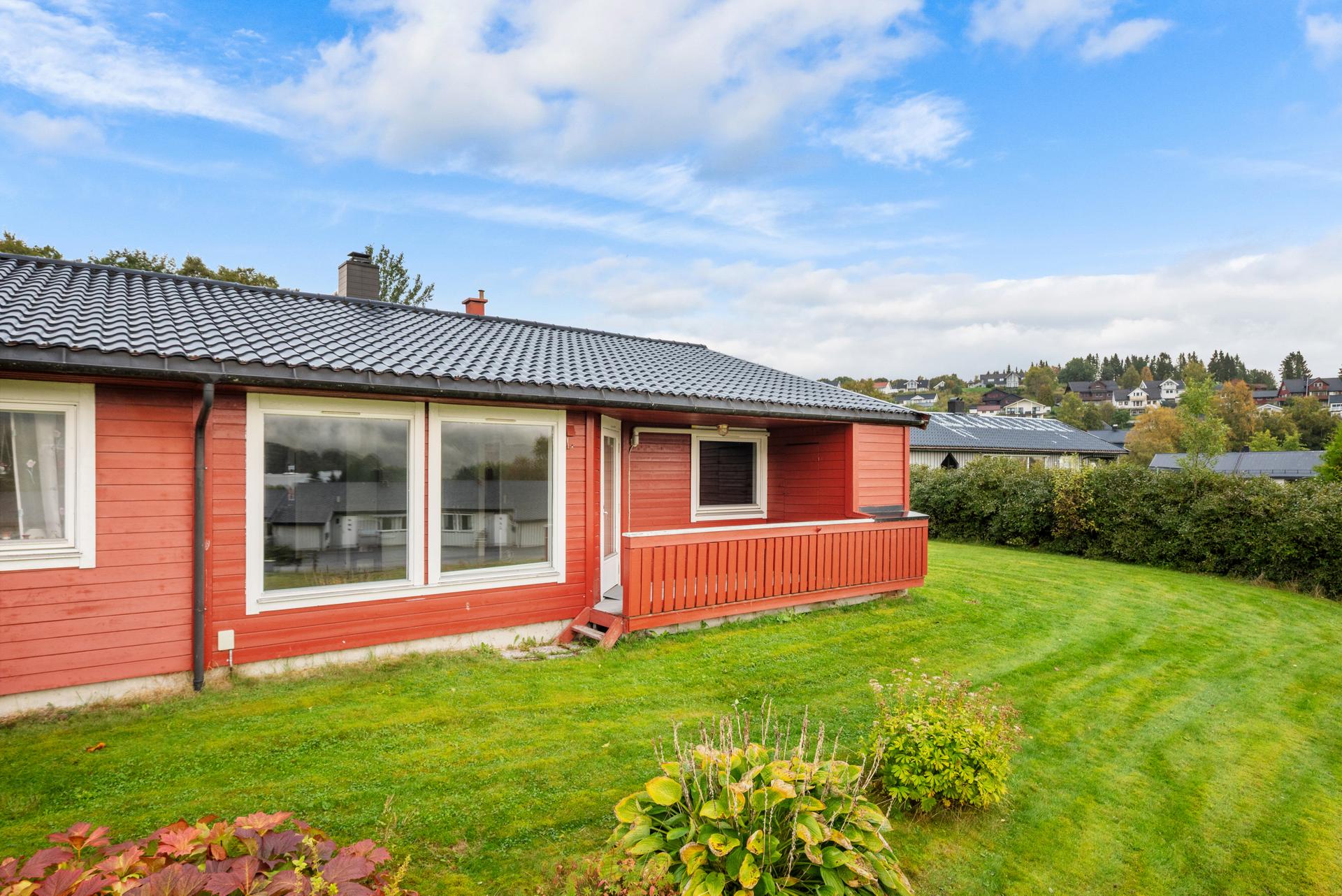 Rekkehus på ett plan med hage og terrasse sentralt beliggende på Kyrksæterøra.. Bilde nummer 2 av 3