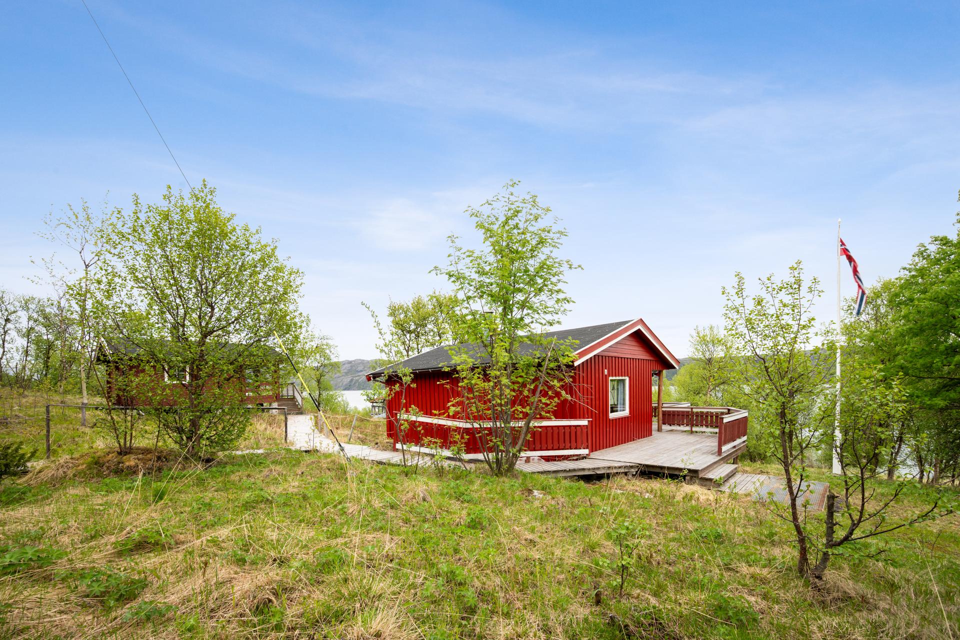 Hytteidyll i Valen – med sjøutsikt og flott beliggenhet! Foto: EFKT.. Bilde nummer 1 av 3