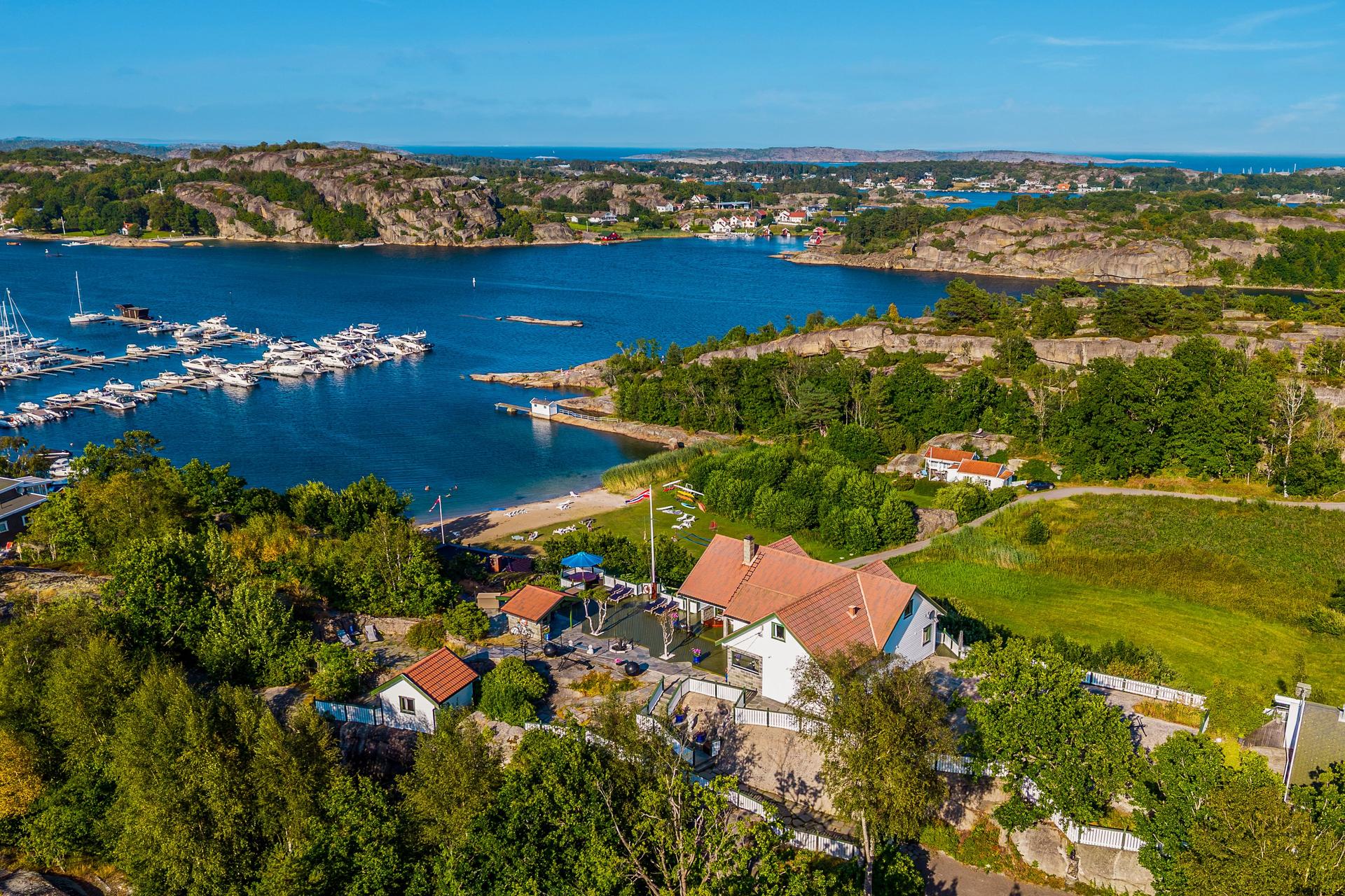 Velkommen til et flott feriested, med fantastisk beliggenhet på toppen av Havna!

. Bilde nummer 1 av 3