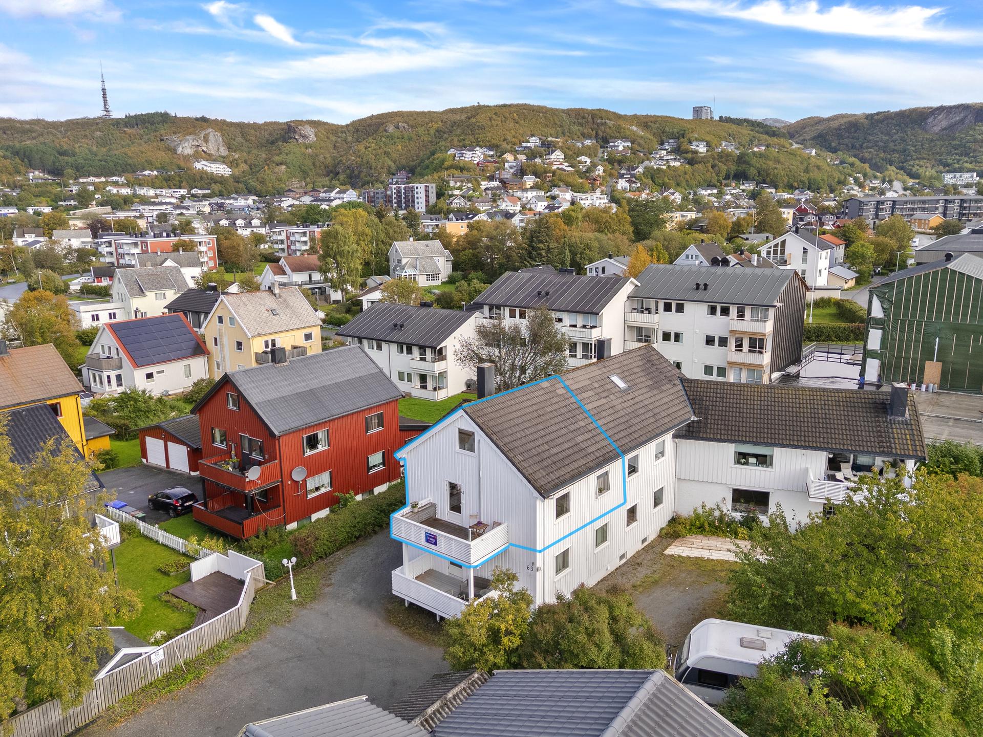 Flott og oppgradert 3(4)-roms selveierleilighet i 2. etg med innredet loftsareal på 27 m² og to boder i kjeller.. Bilde nummer 2 av 3