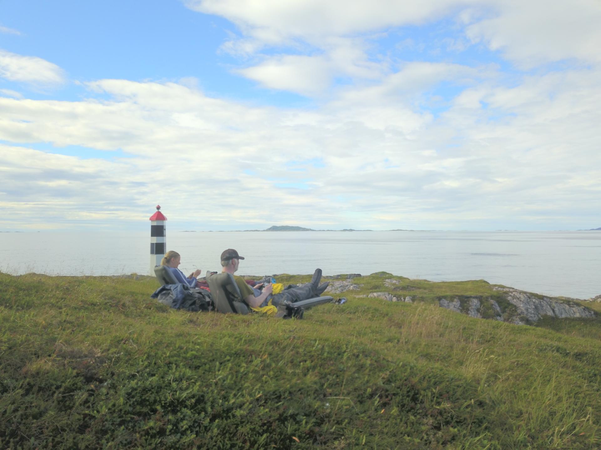 Her har du fri sikt utover havet og den vide horisonten som nærmeste nabo.. Bilde nummer 2 av 3