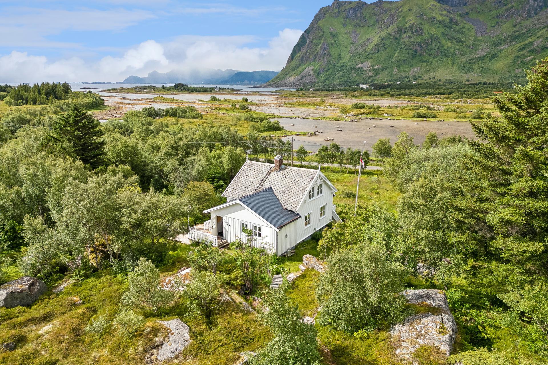 Valberg har et fantastisk flott turterreng, her er det også fort gjort å komme seg på havet. Nærområdet er et eldorado for deg som er glad i friluftsturer året rundt! Klimaet er bedre her enn på yttersiden av Lofoten.. Bilde nummer 3 av 3