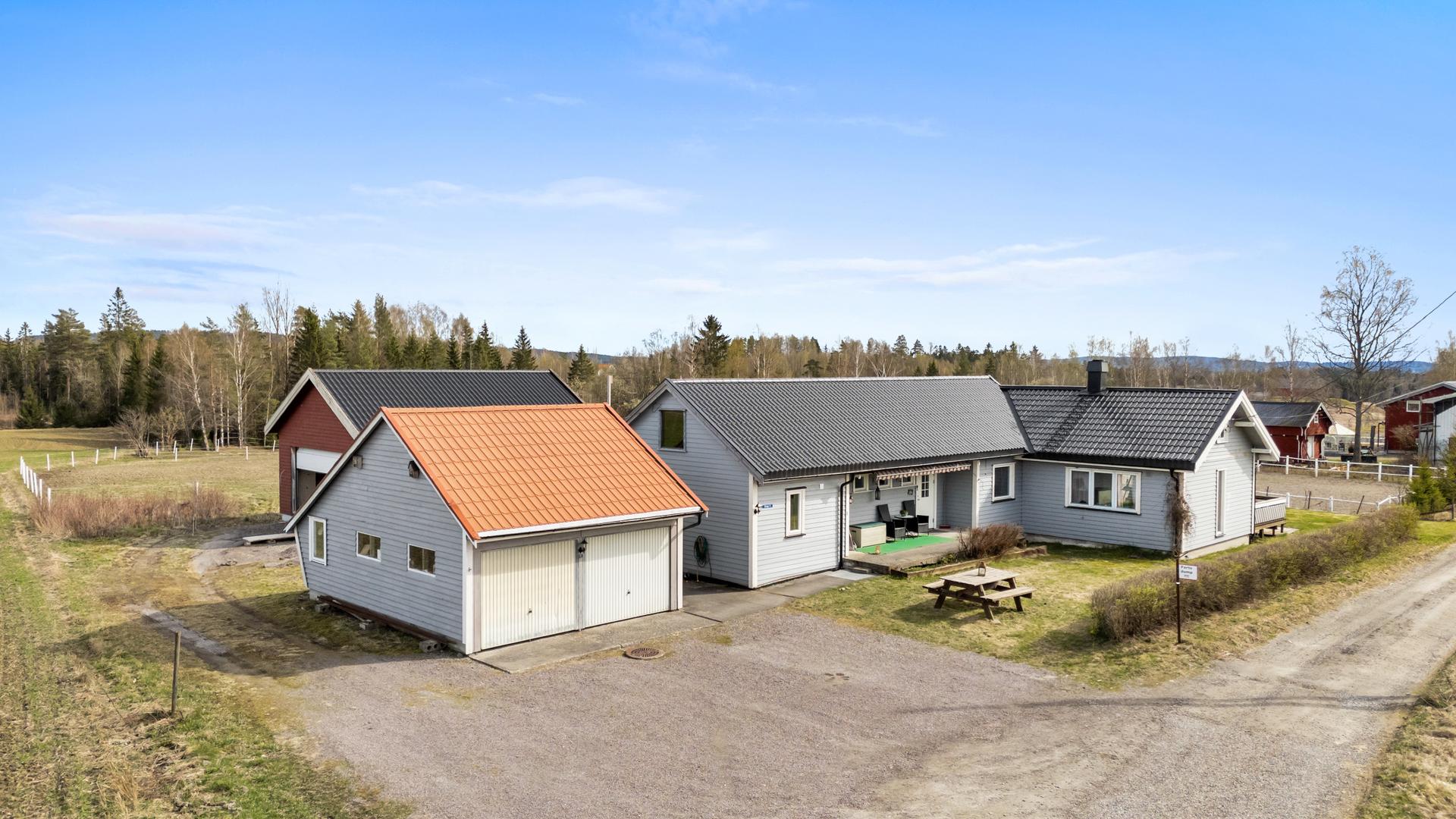 Rolig og landlig tilværelse med kort vei til Kløfta sentrum.. Bilde nummer 3 av 3