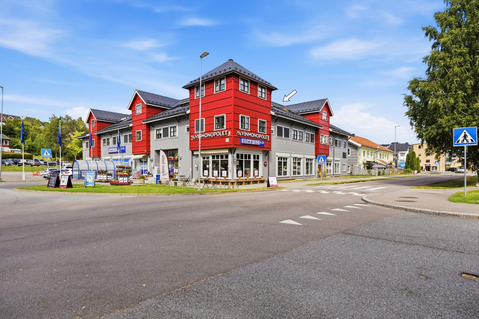 Toppleilighet i 3. etasje, sentralt i Fetsund sentrum.. Bilde nummer 2 av 3