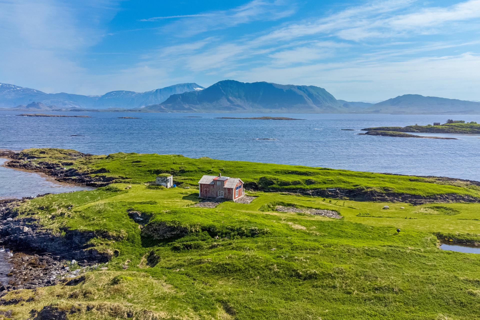 EiendomsMegler 1 presenterer Sørslåttøya og Lisslåttøya - Fritidseiendom med et hav av muligheter. Bilde nummer 1 av 3