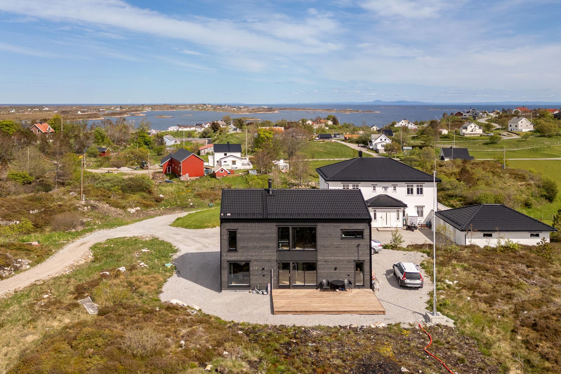 Boligen ligger fint til øverst i Breimyrringen - Usjenert beliggenhet med  svært gode solforhold . Bilde nummer 2 av 3