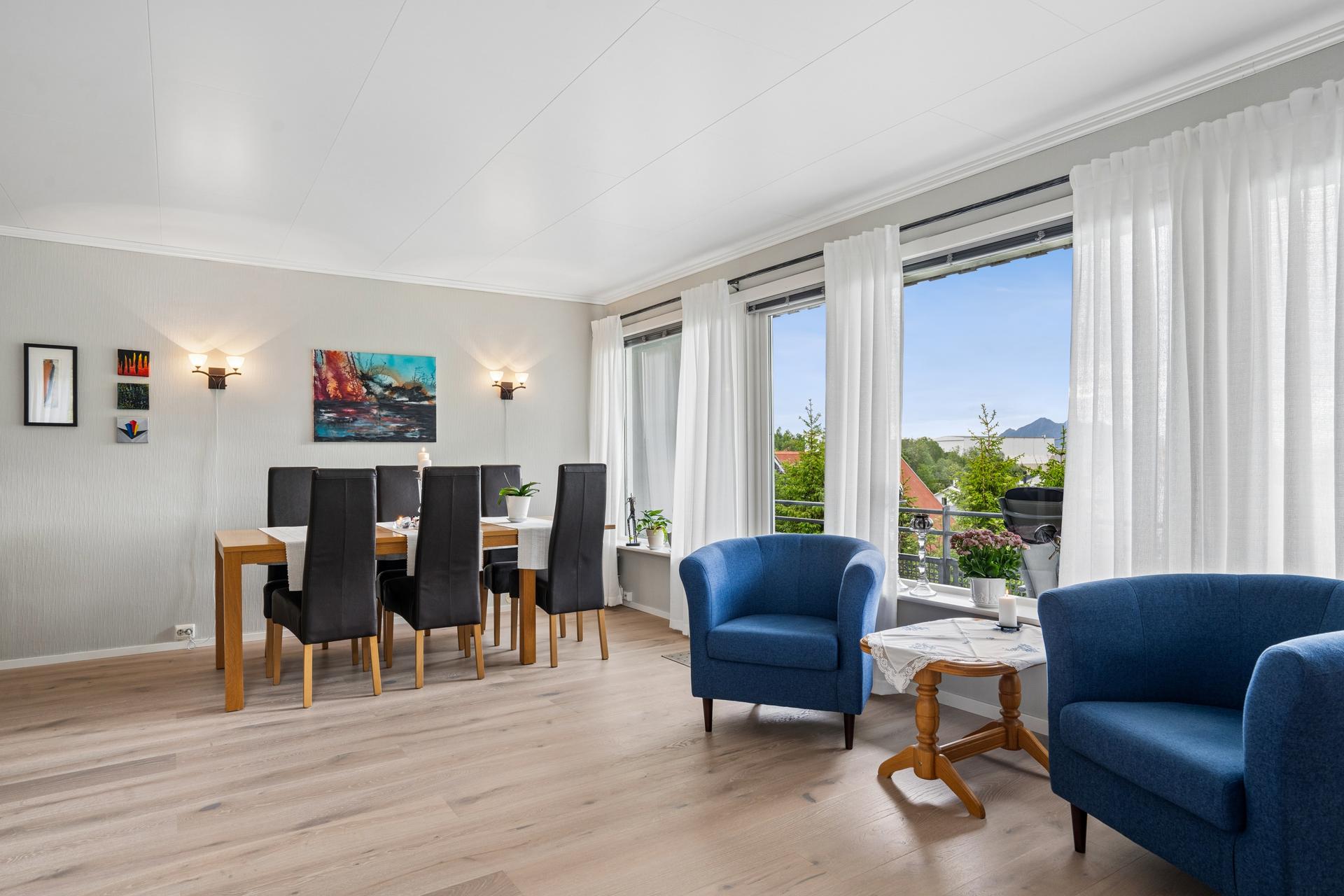 Velkommen til Falkveien 42 presentert av EiendomsMegler 1 Foto: EFKT. Bilde nummer 1 av 3