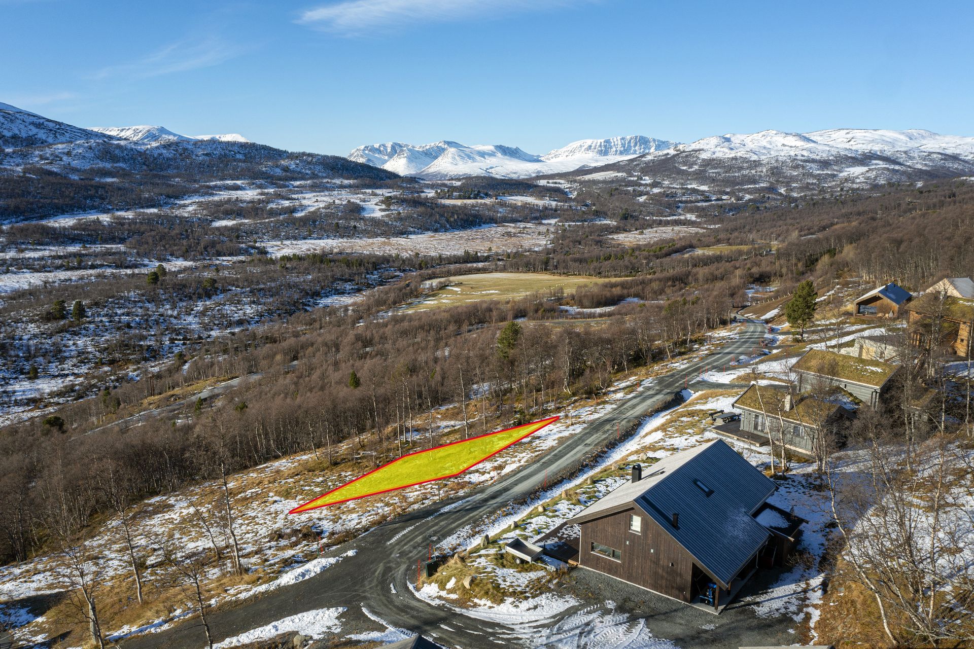 En flott tomt med fantastiske sol og utsikstforhold. Turområder i området.
. Bilde nummer 3 av 3