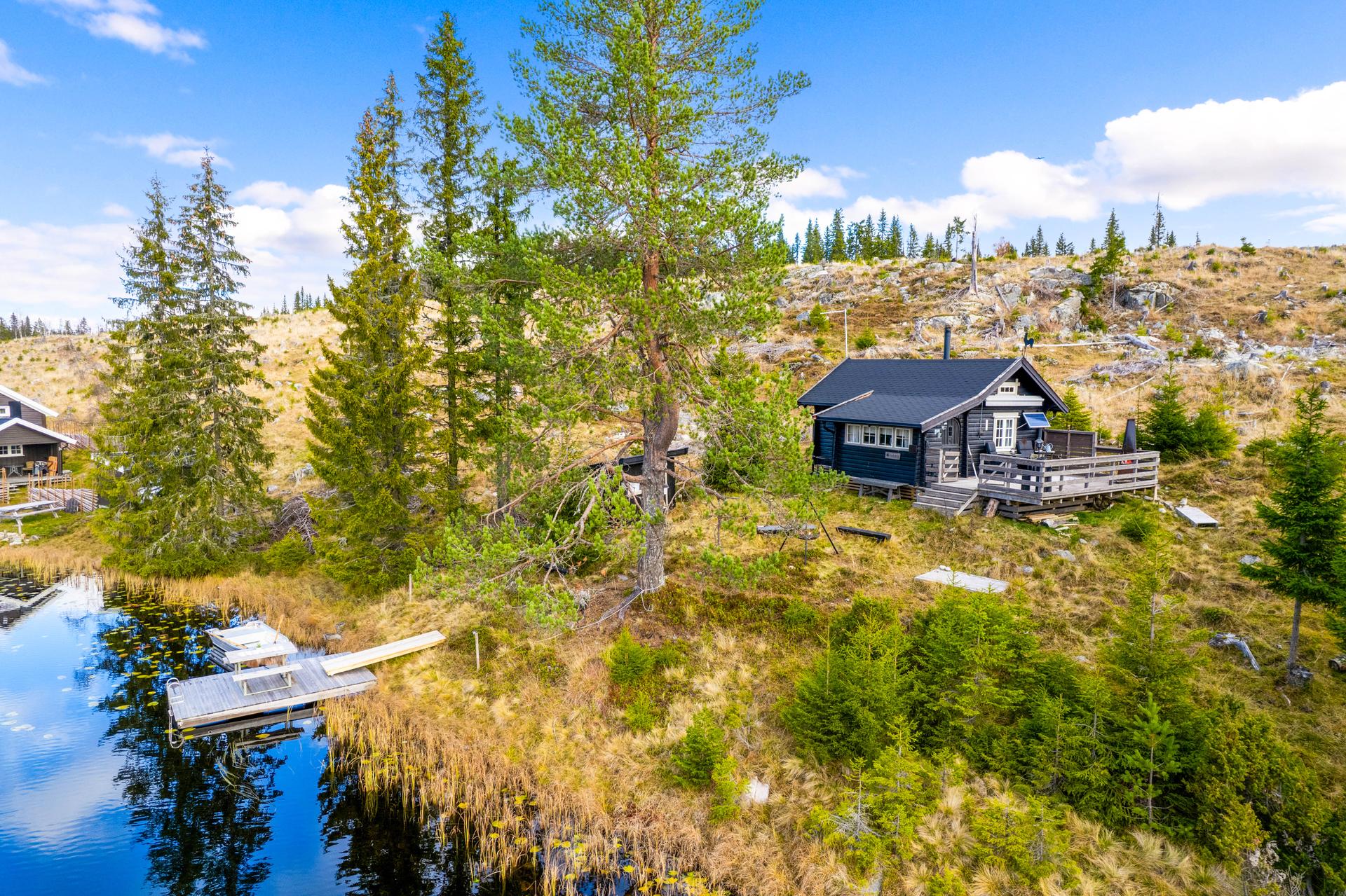Velkommen til Lønsjøvegen 471! Foto: Andreas Nilsson / Nilsson Cinematics AS. Bilde nummer 1 av 3
