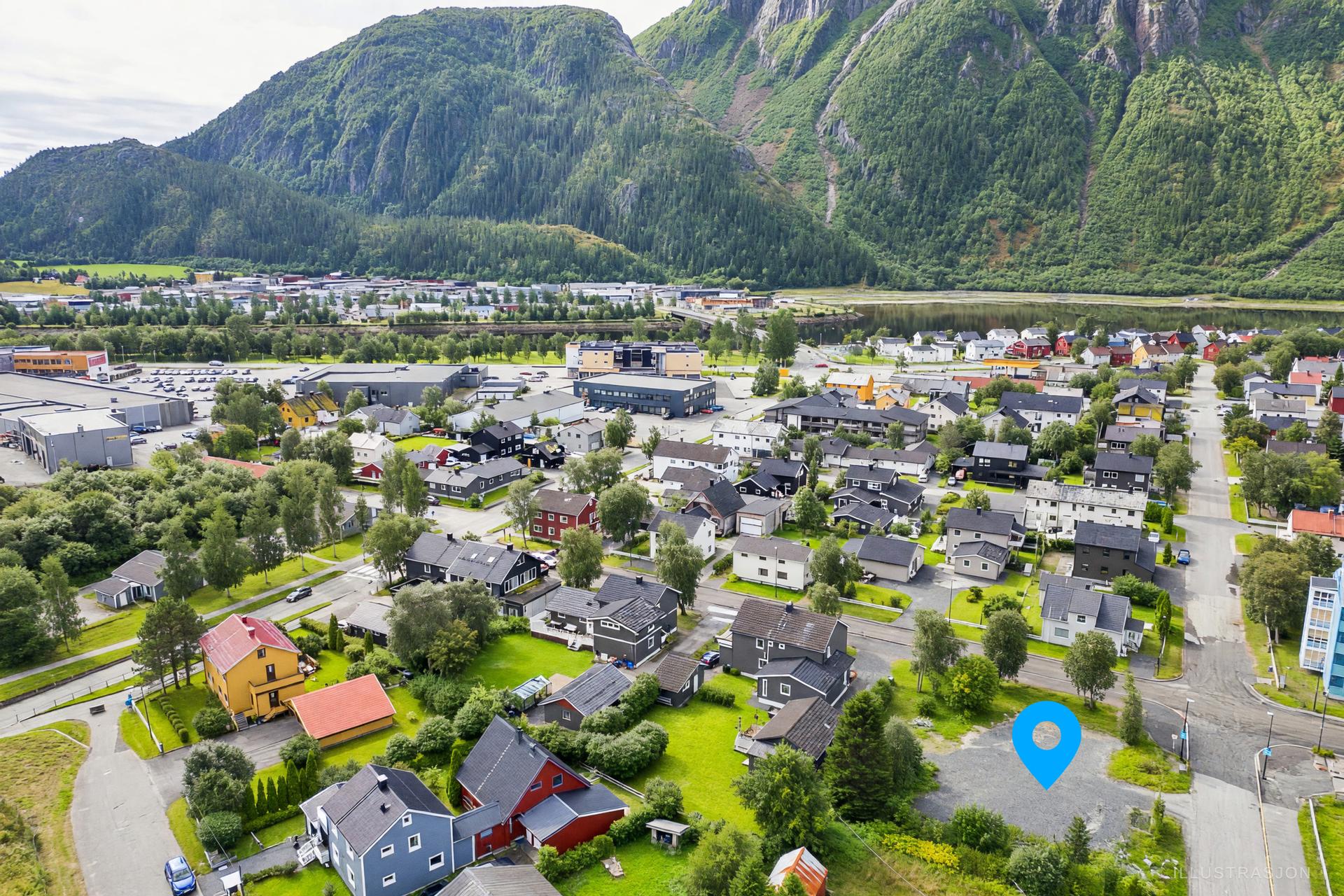 Rådhusgata 32 er en stor boligtomt på ca. 1 497 m² ink. gategrunn på ca. 410 m². Nettoareal ca. 1 087 m². Kvartalet har en regulert BYA på 50%.. Bilde nummer 1 av 3