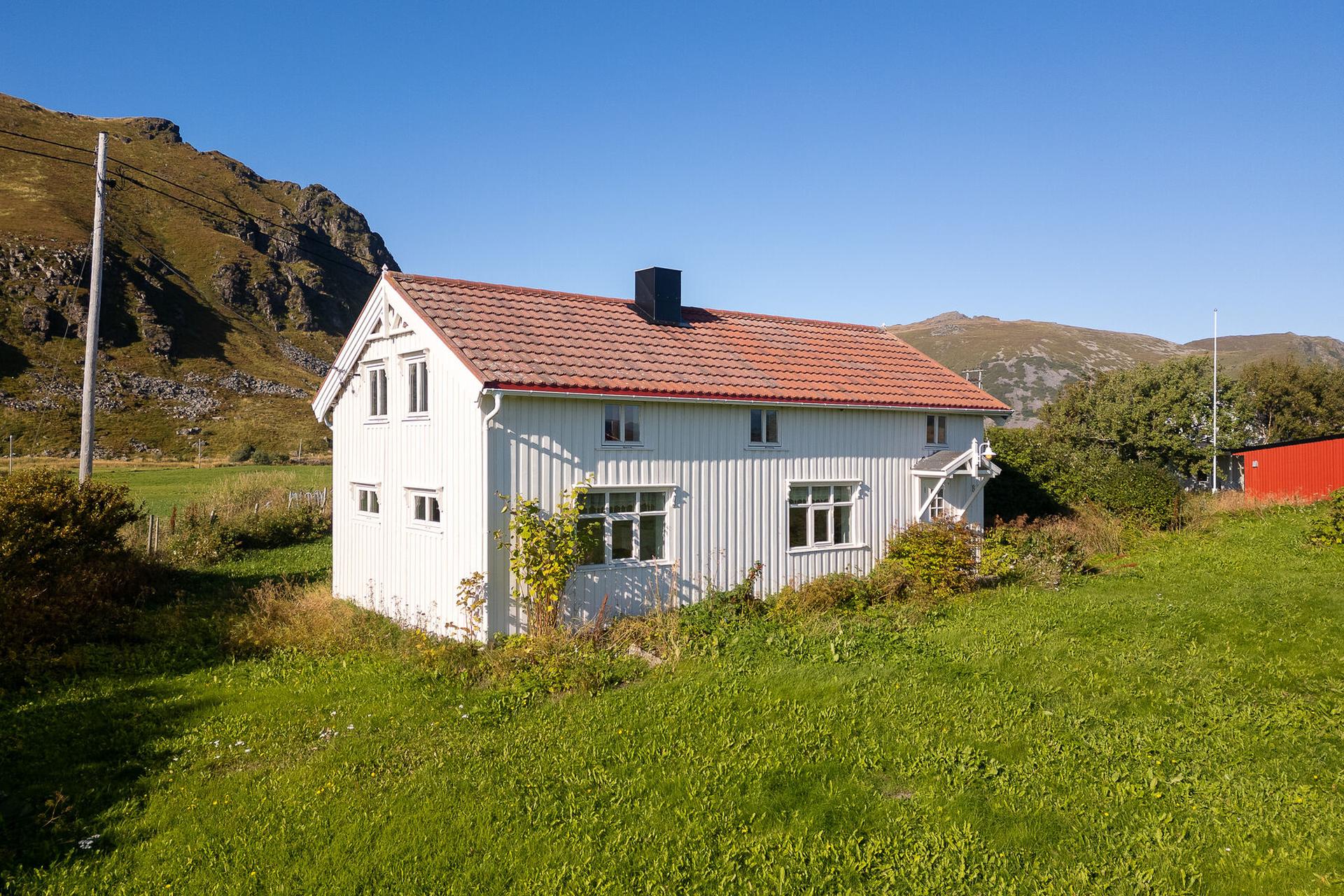 Søbergsveien nr. 85 er et eldre våningshus benyttet som fritidsbolig, som er stedvis oppgradert senere år. . Bilde nummer 3 av 3