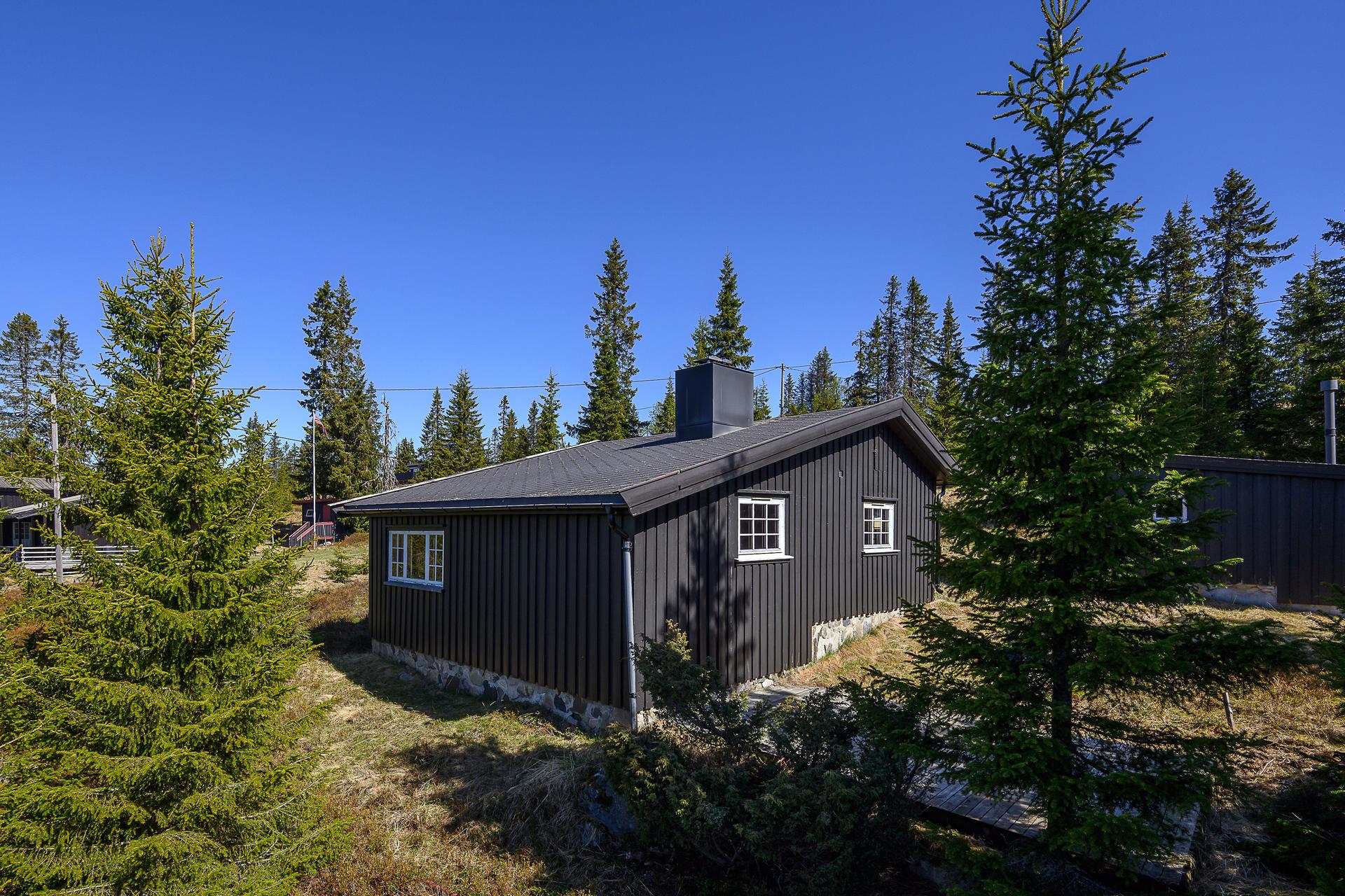 En klassisk fjellhytte med umiddelbar nærhet til Sjusjøens fantastiske tur-og løypenett. . Bilde nummer 2 av 3