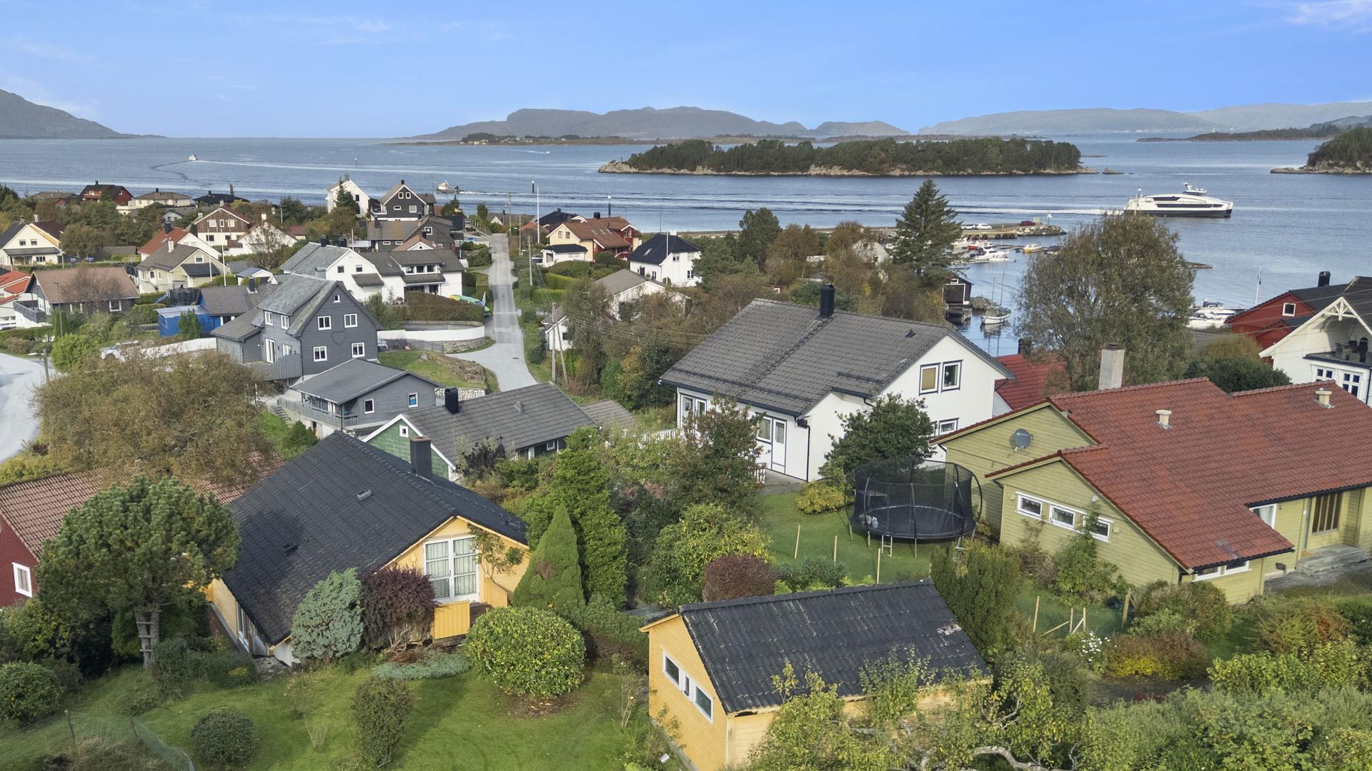 Flott utsikt over Florabassenget og øyriket utanfor Florø.. Bilde nummer 2 av 3
