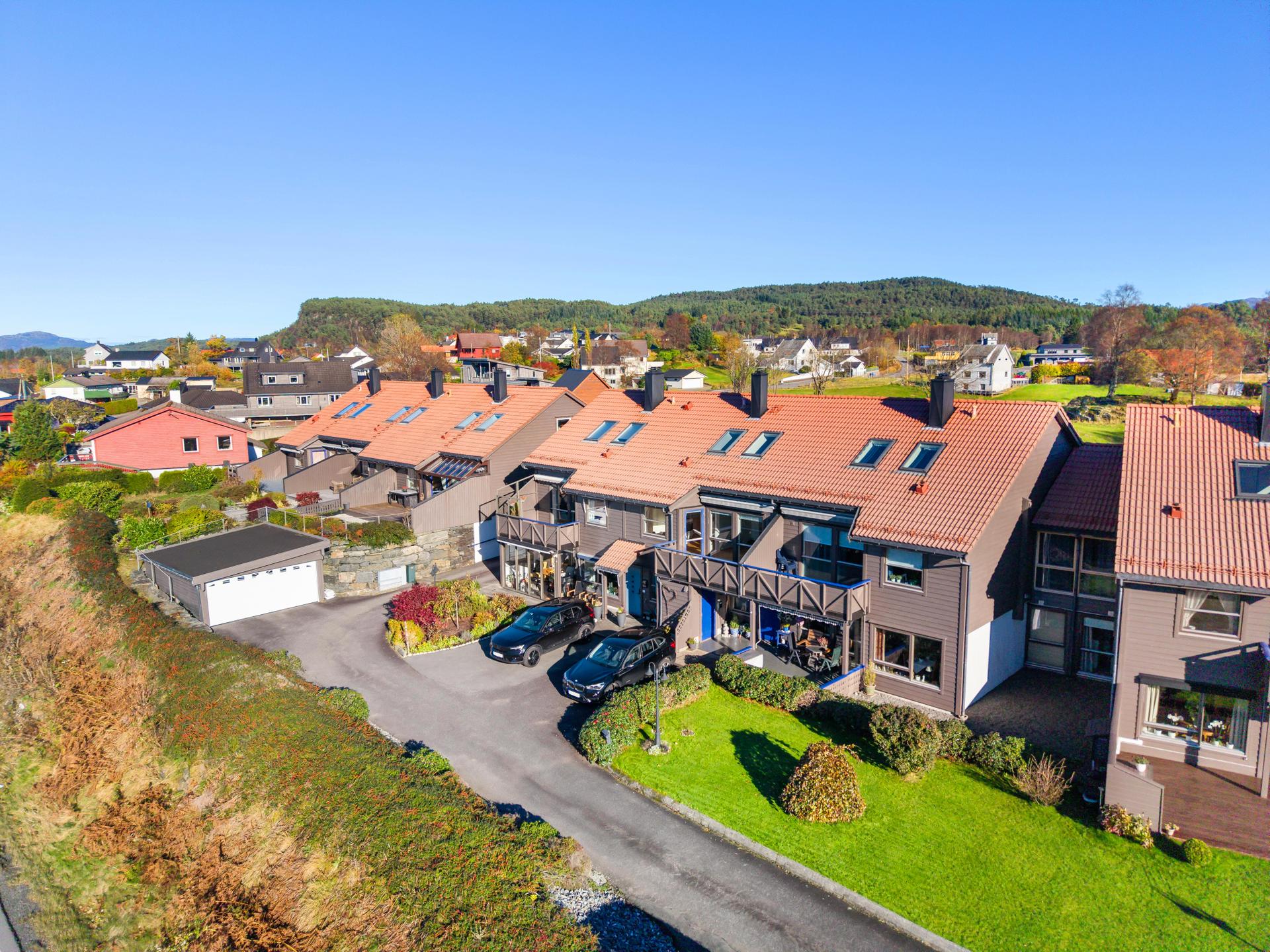 Velkommen til Rispeleitet 7B presentert av Dag Erik Fotland, EiendomsMegler 1 Askøy. Foto: Fotograf Mats Lie AS. Bilde nummer 1 av 3