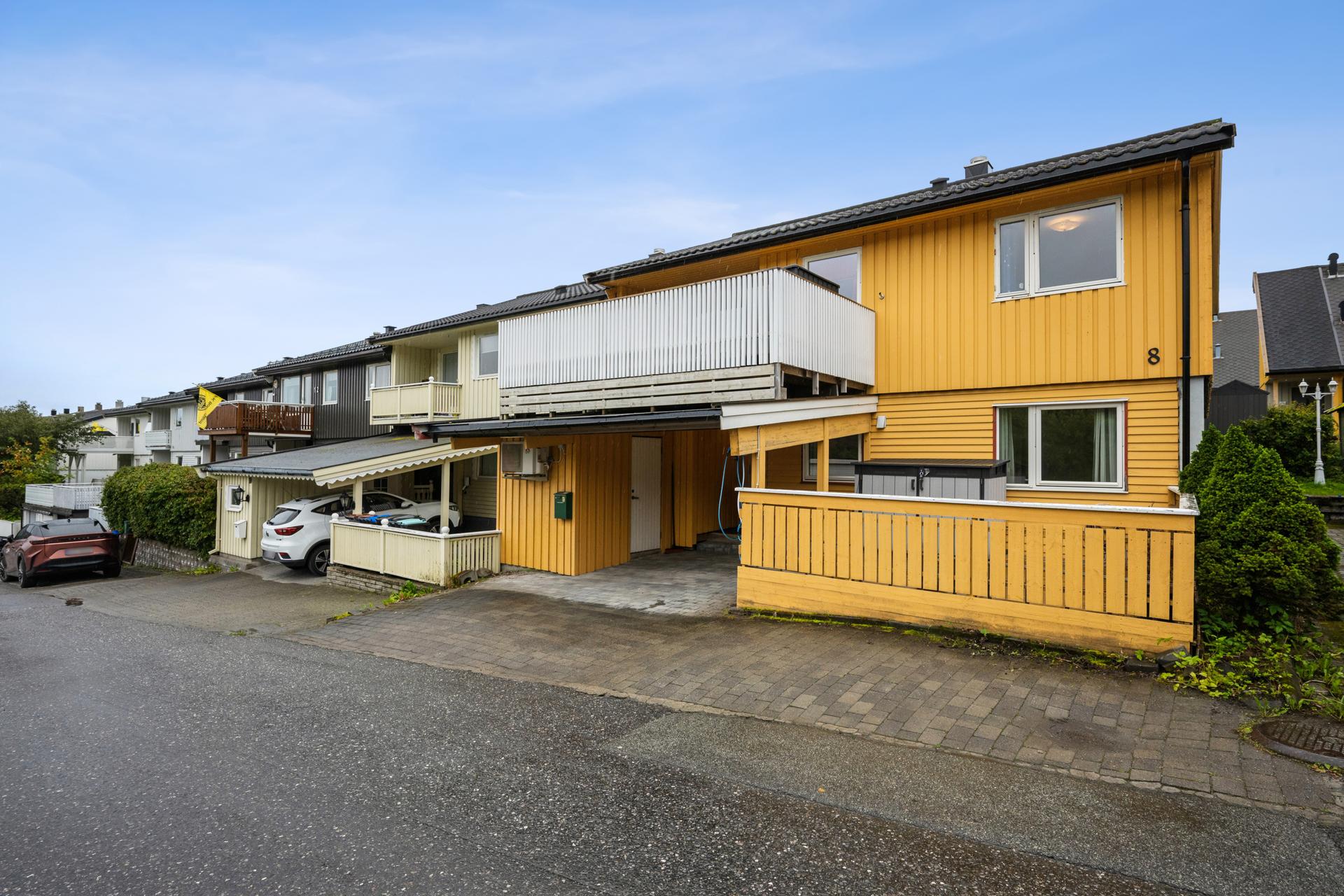 Romslig bolig med god beliggenhet. . Bilde nummer 2 av 3
