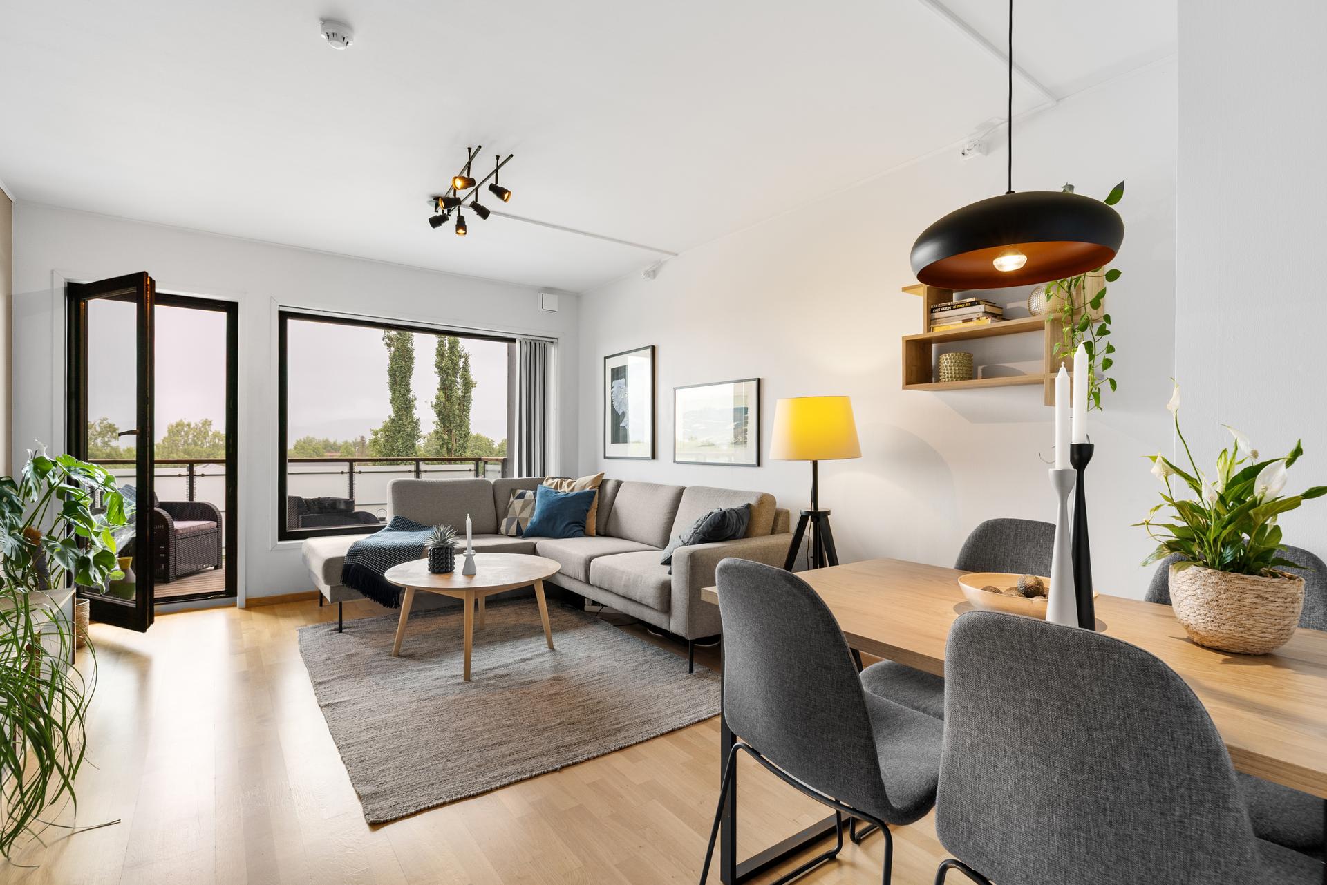 En meget innbydende selveier i 3. etasje, med kvaliteter som heis, parkeringsplass i kjeller og sentral beliggenhet på Havstein.. Bilde nummer 2 av 3