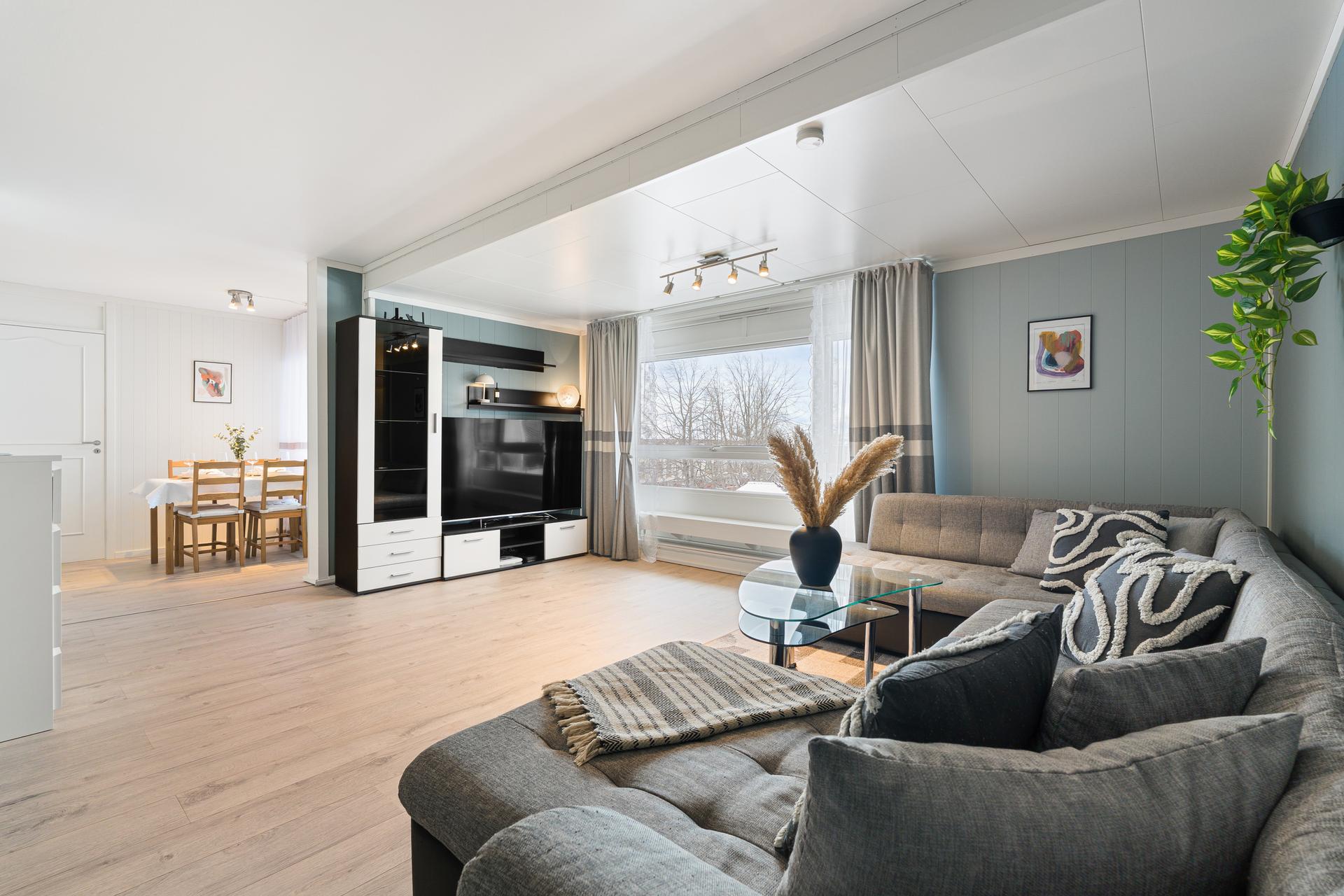 EiendomsMegler1 v/ Marthe Frantzen har gleden av å presentere Gråtrostvegen 58B! (Foto: Krogstad og Nervik) . Bilde nummer 1 av 3