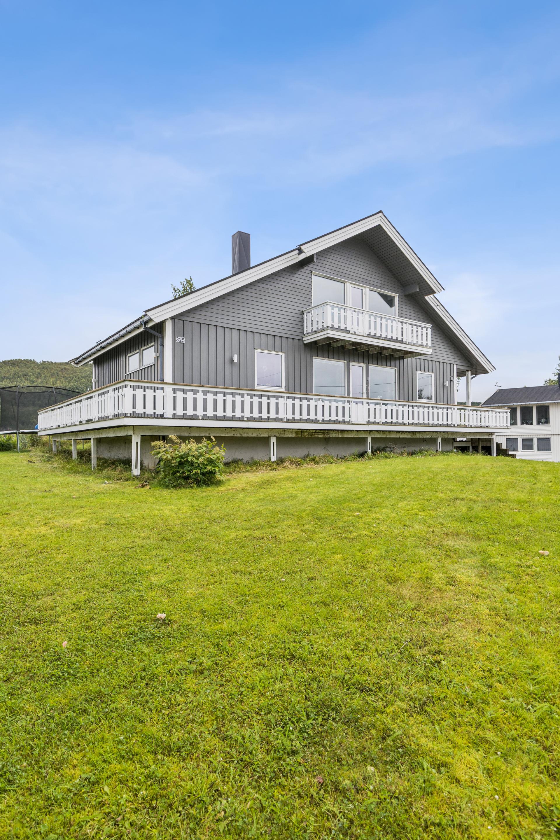 Boligen er oppført i 1979.. Bilde nummer 2 av 3