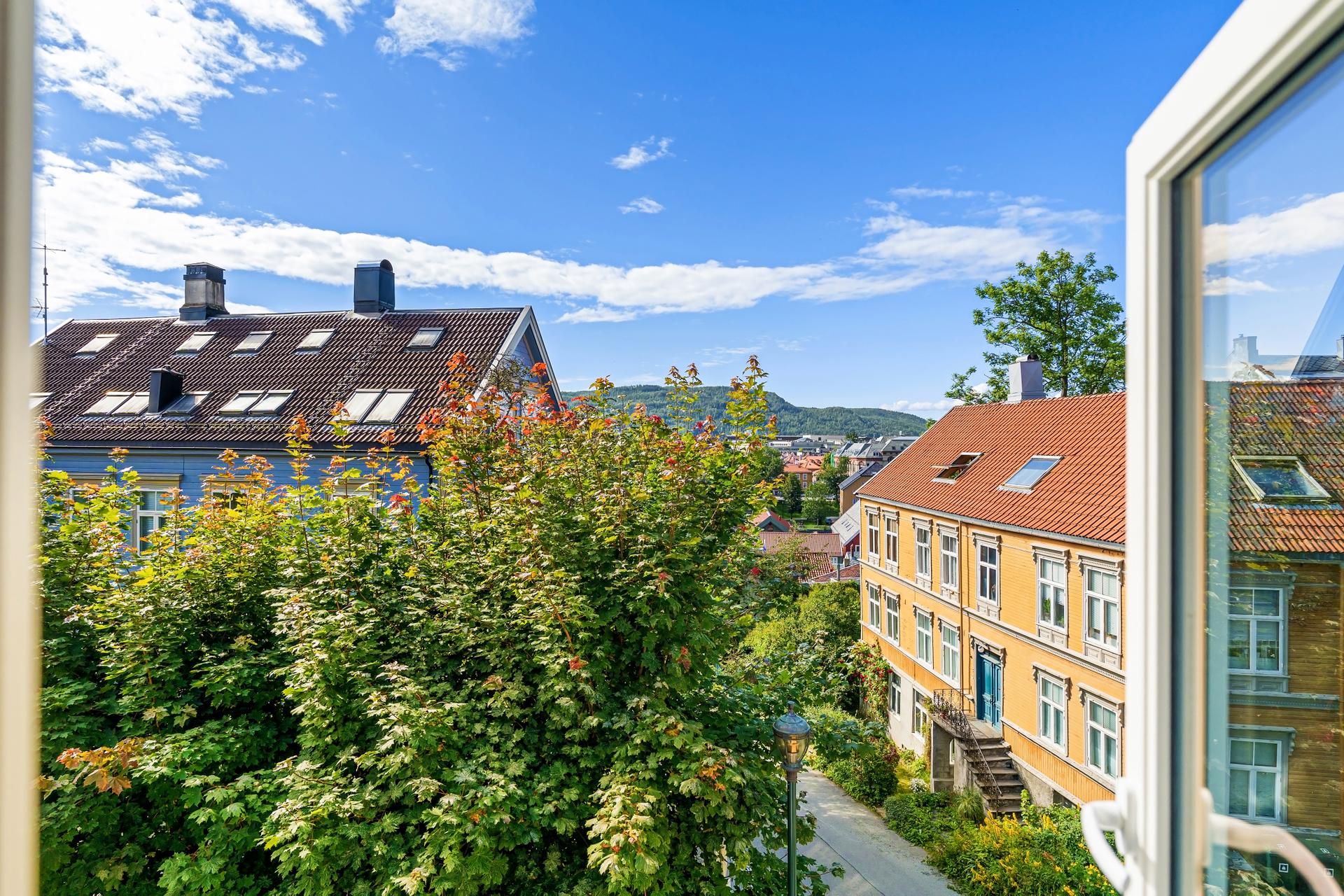 Her kan du nyte en flott utsikt over Bakklandet, Nidelva og Nidarosdomen, samtidig som du bor med umiddelbar nærhet til kaféer, restauranter og byliv.. Bilde nummer 2 av 3
