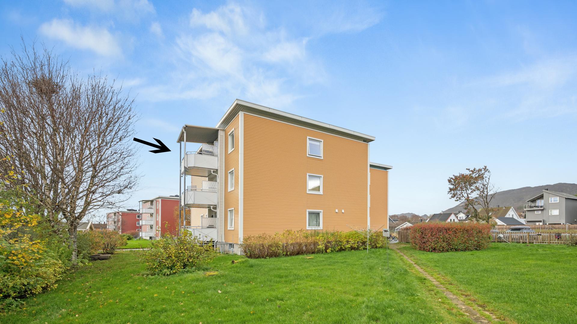 Romslig andelsleilighet i 3. etasje, beliggende i et rolig og etablert boligområde i Rønvika. . Bilde nummer 2 av 3