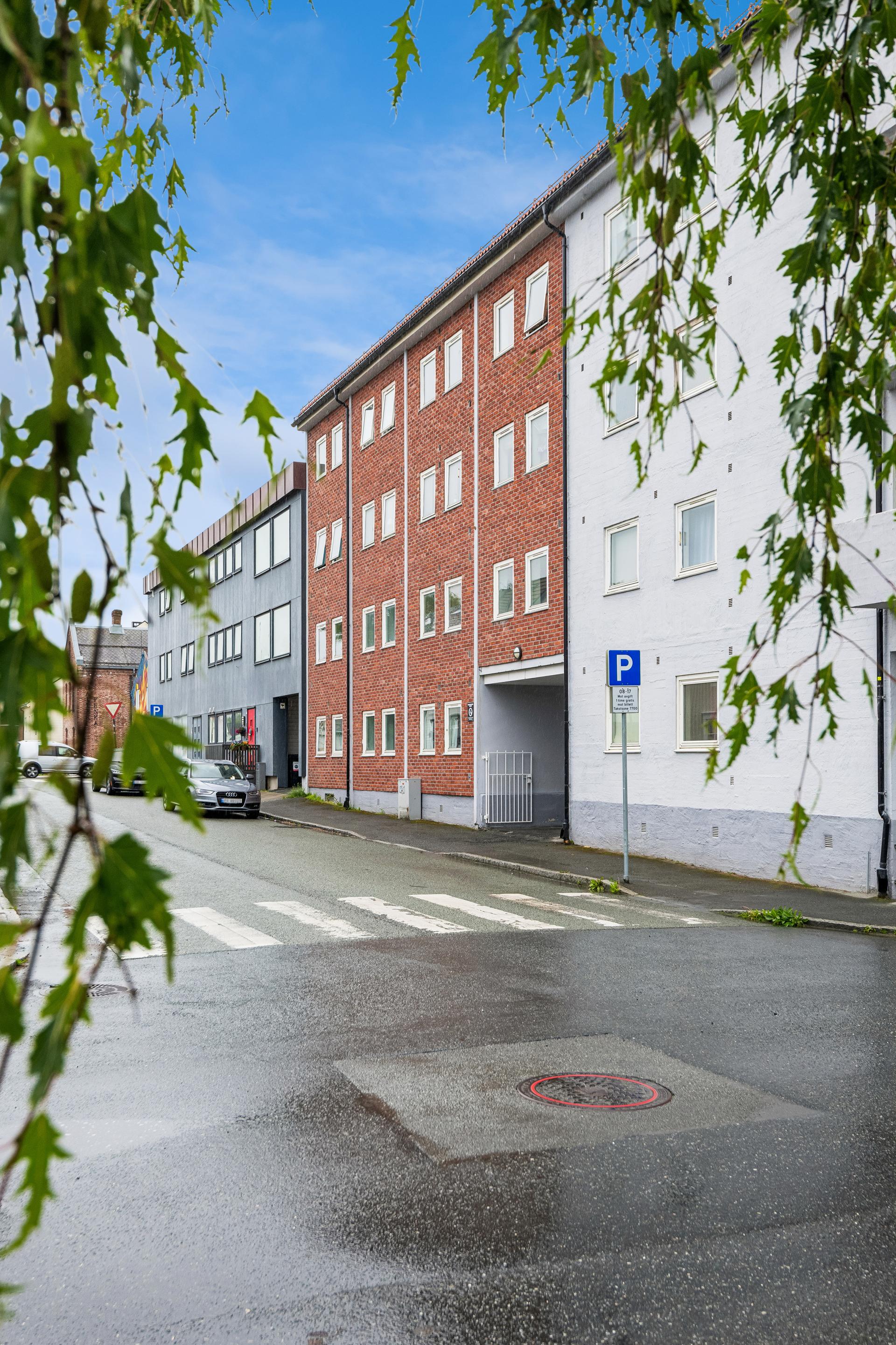 Leilighet med svært sentral beliggenhet i 4. etg. i etablert borettslag i Levanger sentrum. Bilde nummer 3 av 3