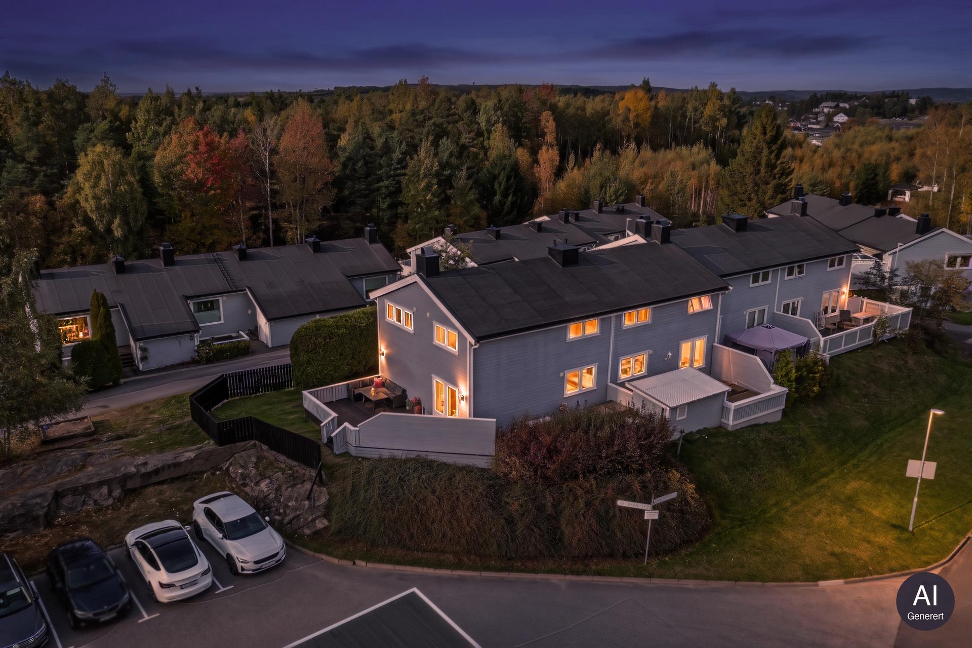 Enderekkehus over to plan, med romslig markterrasse, og med garasjeplass i fellesanlegg (AI Generert). Bilde nummer 2 av 3