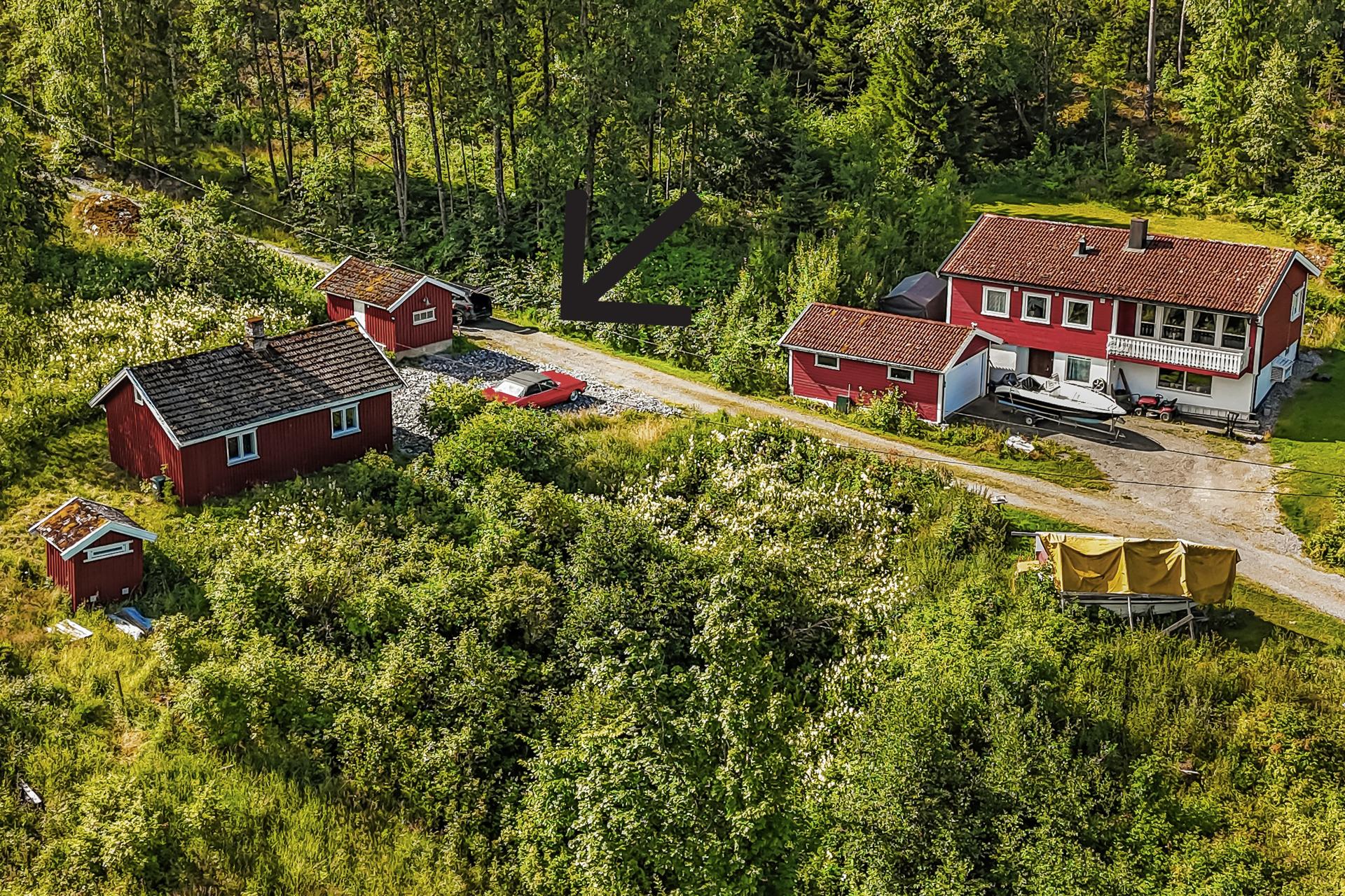Eiendommen ligger landlig til med umiddelbar nærhet til Glomma og flotte turområder.. Bilde nummer 3 av 3