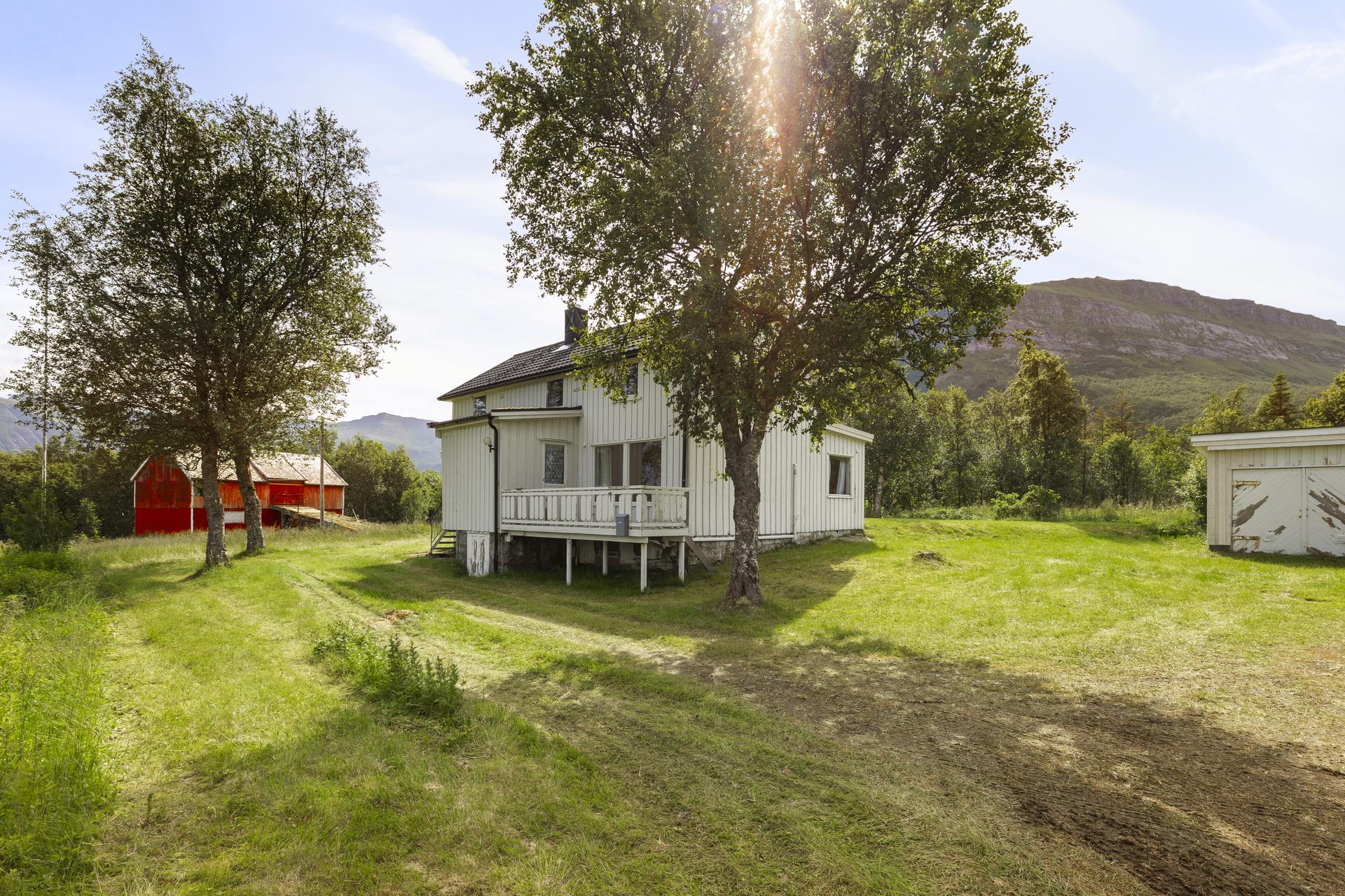 Landlig og idyllisk beliggenhet i Mevika, Gildeskål kommune. . Bilde nummer 3 av 3