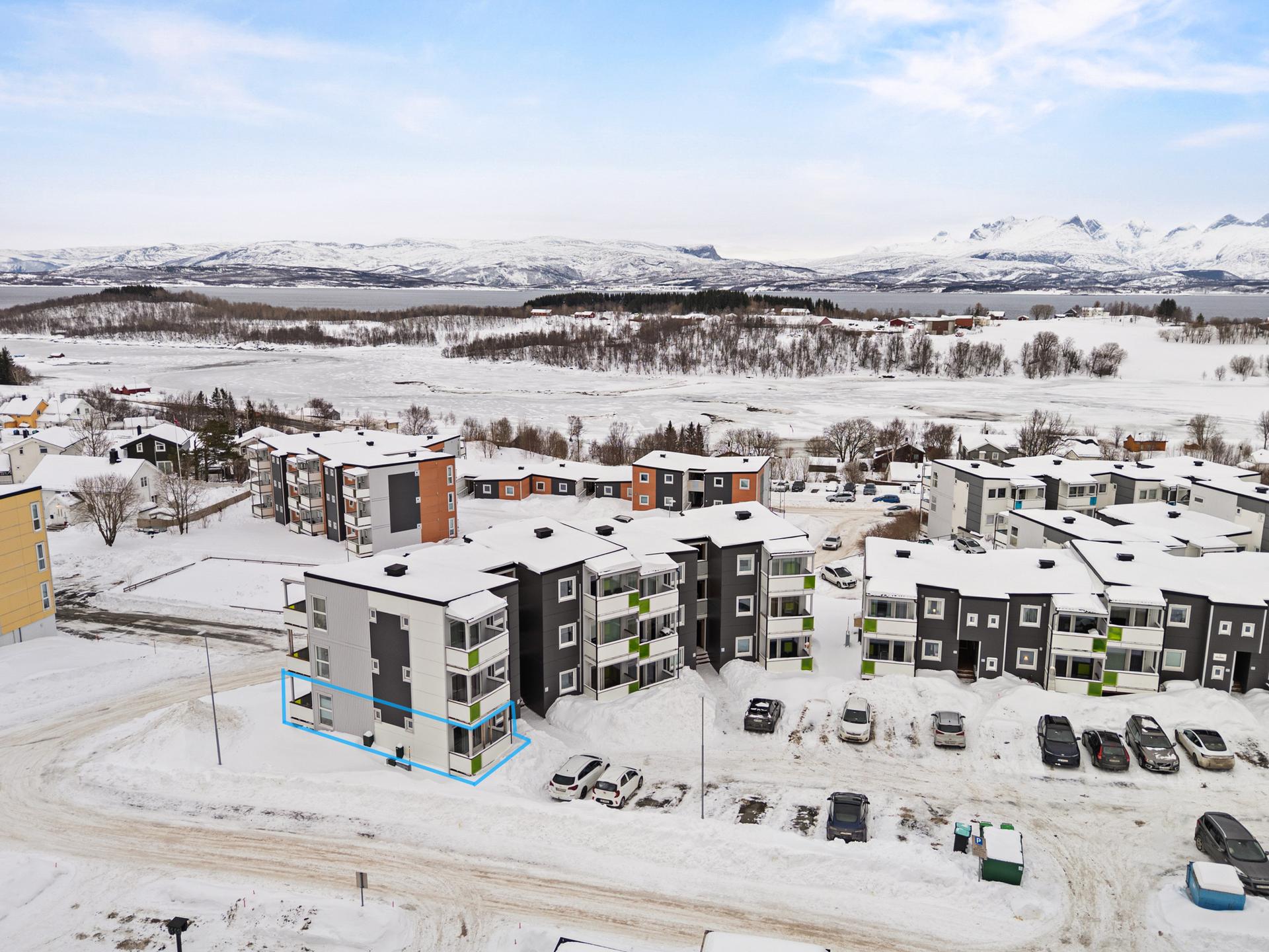 Støver er et populært område med kort vei til de fleste fasiliteter som universitetet, butikk, buss, turterreng m.m. . Bilde nummer 3 av 3